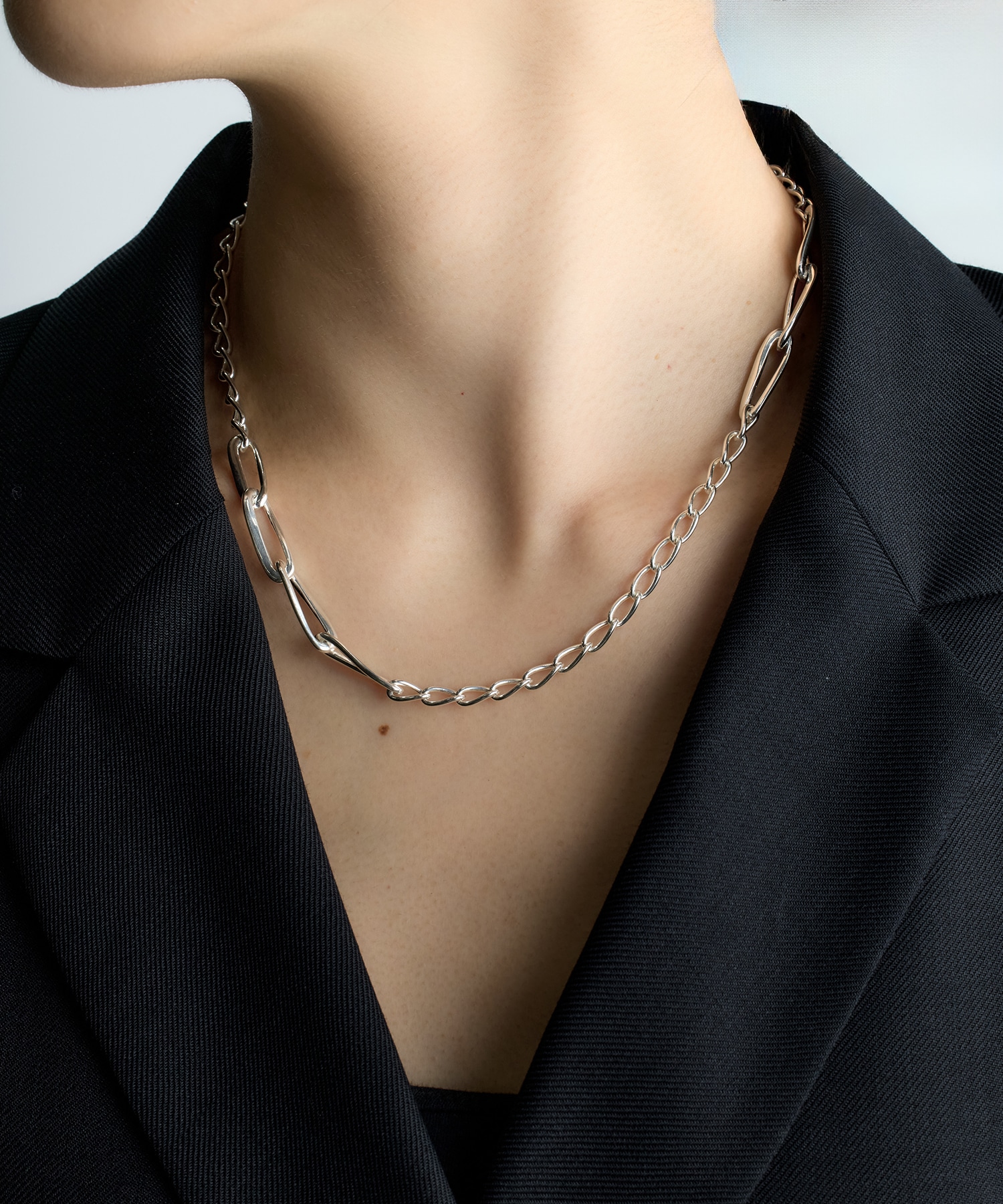 REBELLION NECKLACE 