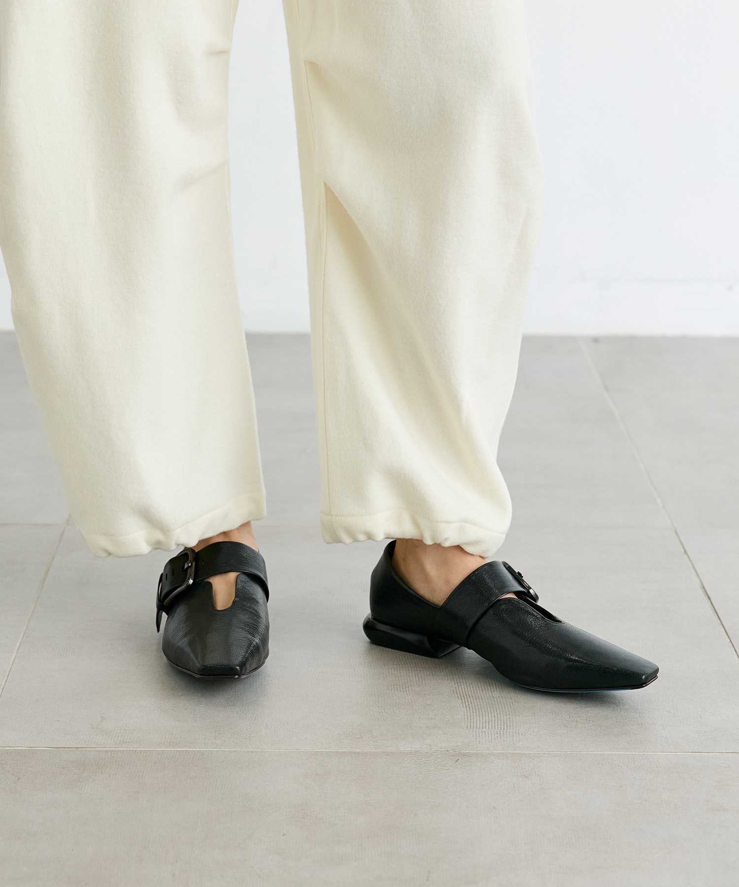 Square-toe Buckle　Shoes MANA