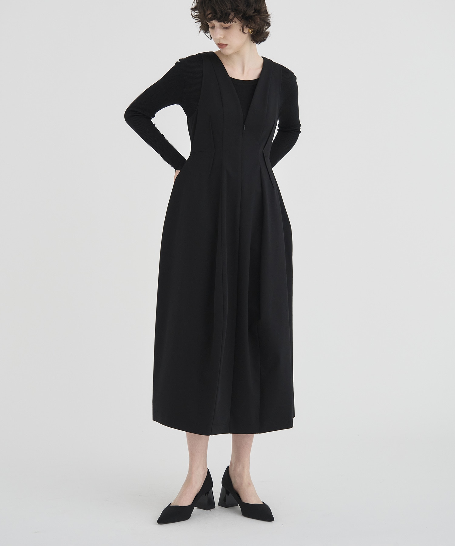 Arch Pattern Cut One-Piece RITAN