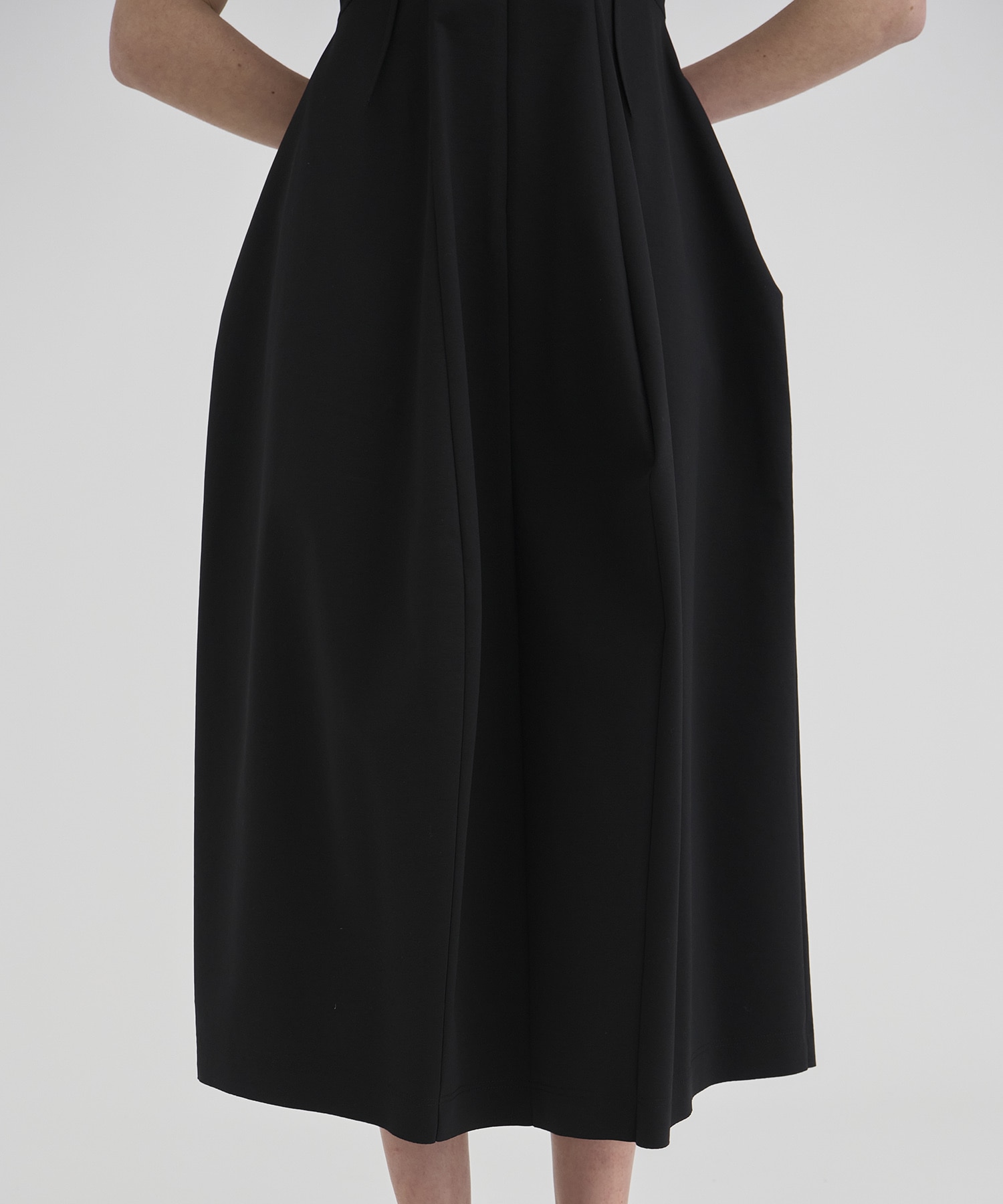 Arch Pattern Cut One-Piece RITAN