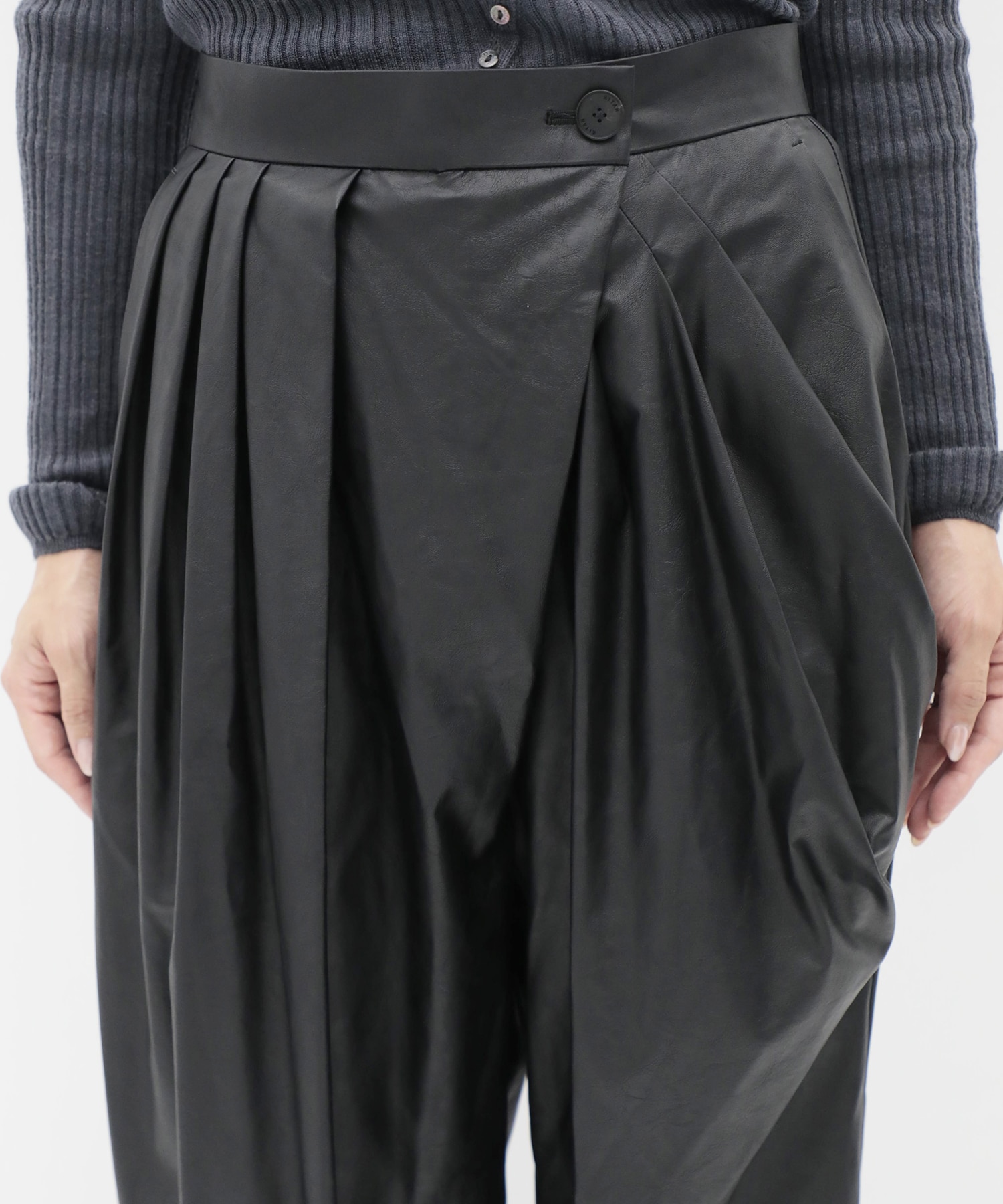 Leather Random Tuck Pants RITAN