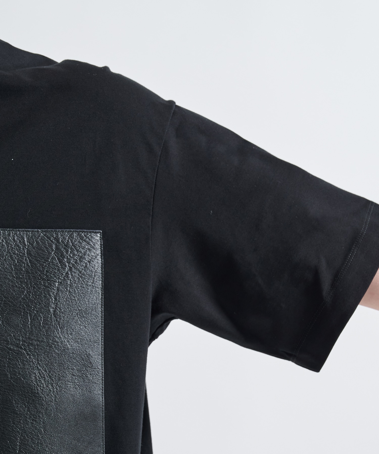 Mockneck QualiTEE With Washable Leather Pocket THE TOKYO