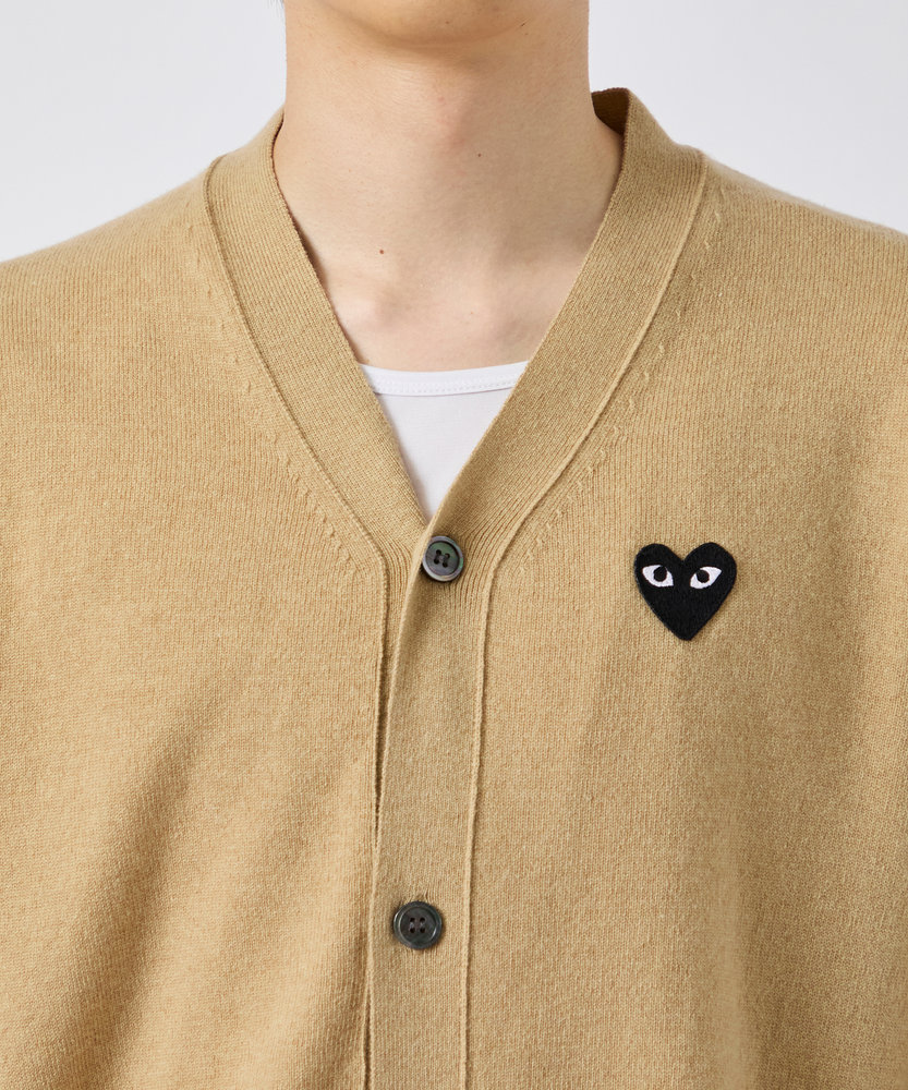 AX-N024-051 SWEATER CARDIGAN GOLD EMBLEM BLACK HEART PLAY COMME des GARCONS