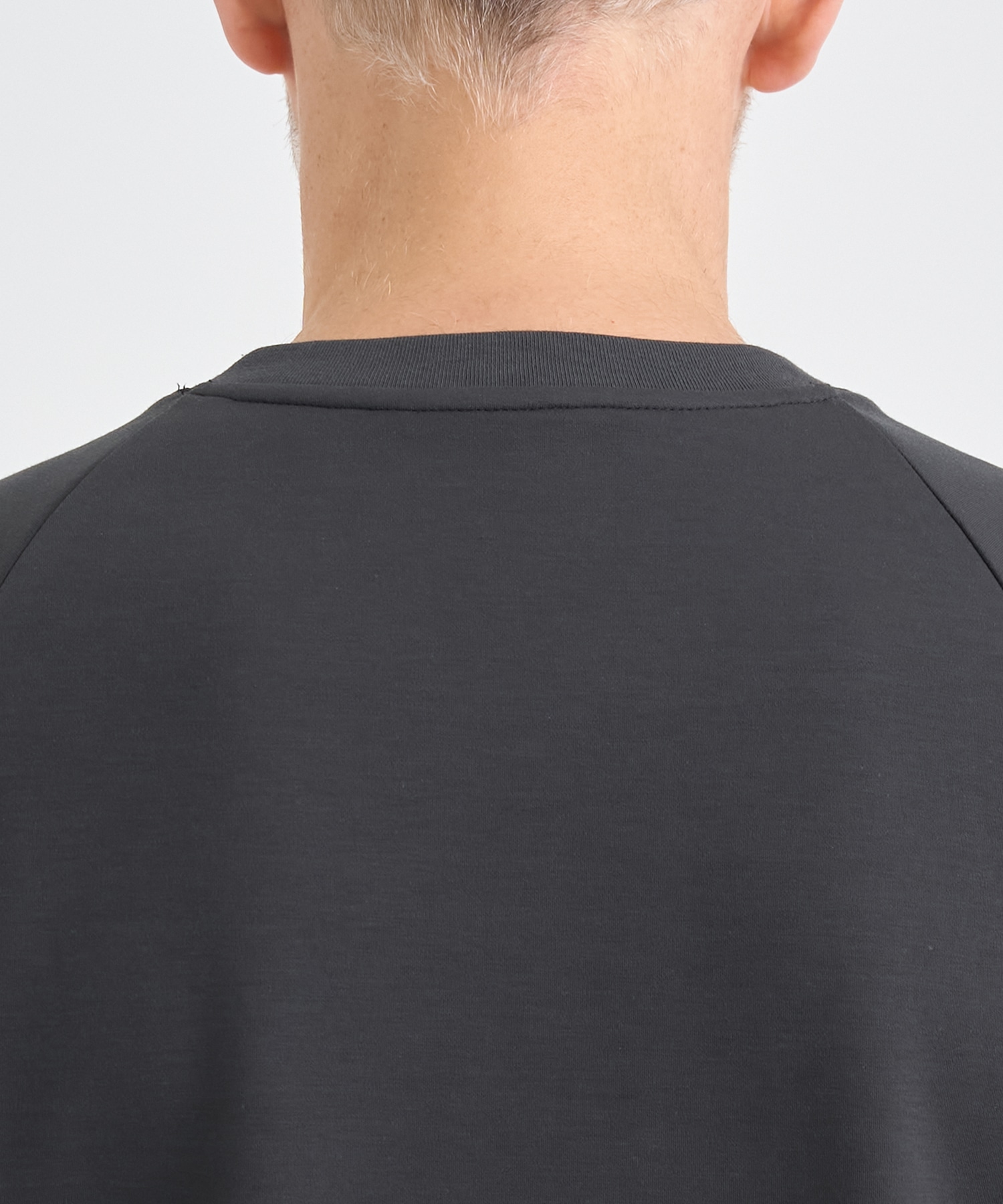 別注LEATHER TAB CREW NECK T-SHIRT IRENISA