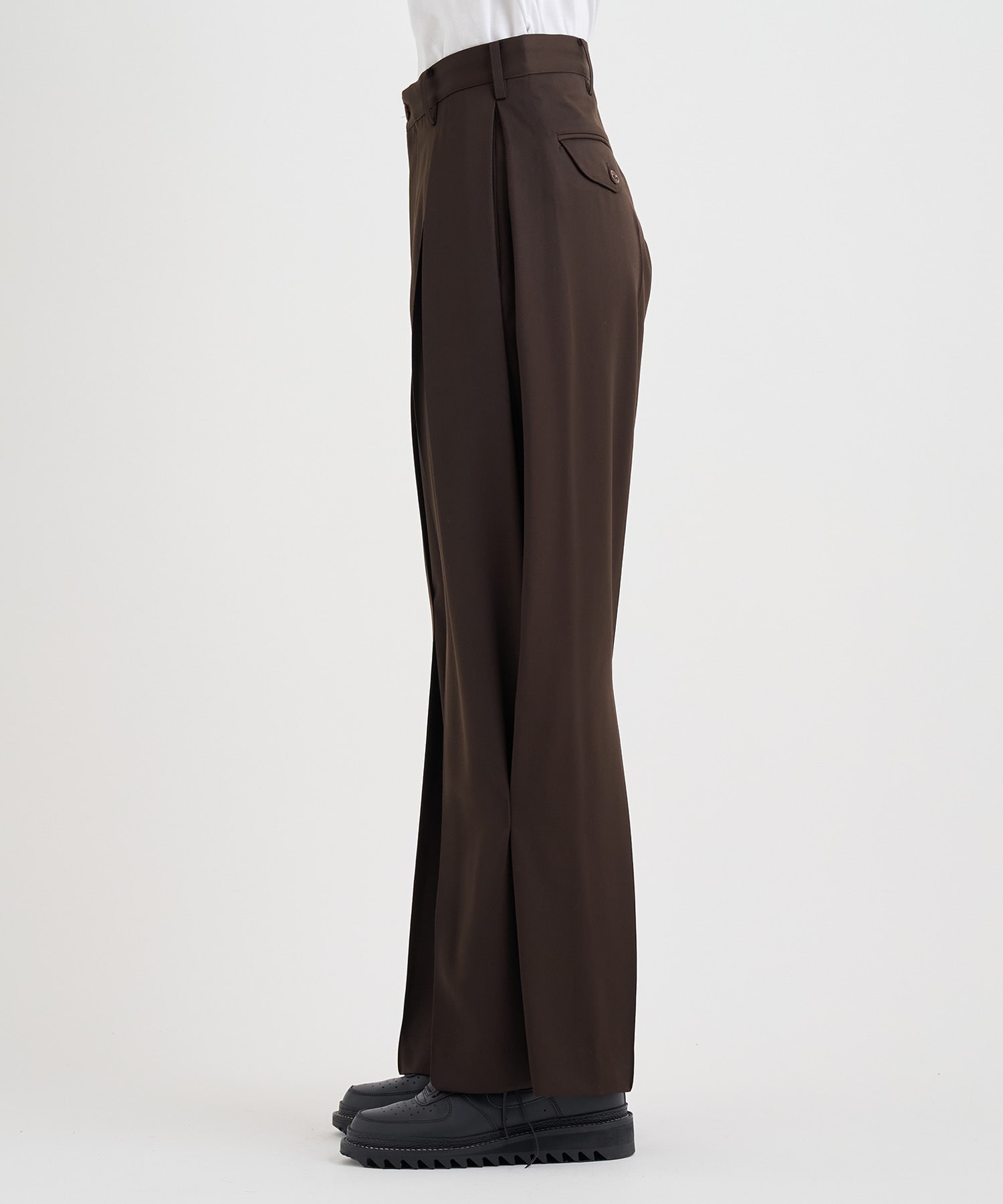 Tuck-detail pants KHOKI