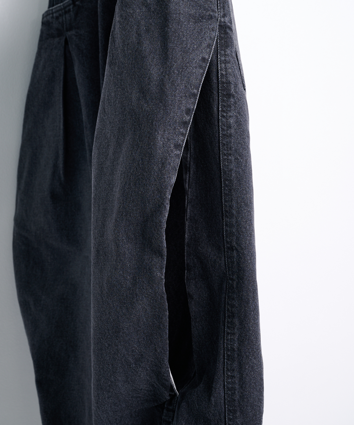 26fw-p-08 3D cutting denim pants KHOKI
