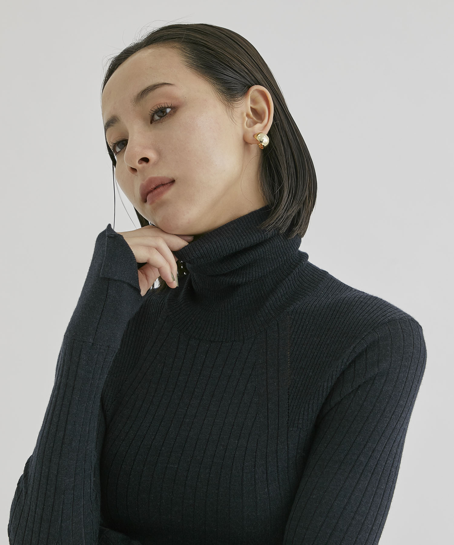 WOOL TIGHT TURTLE NECK KNIT 