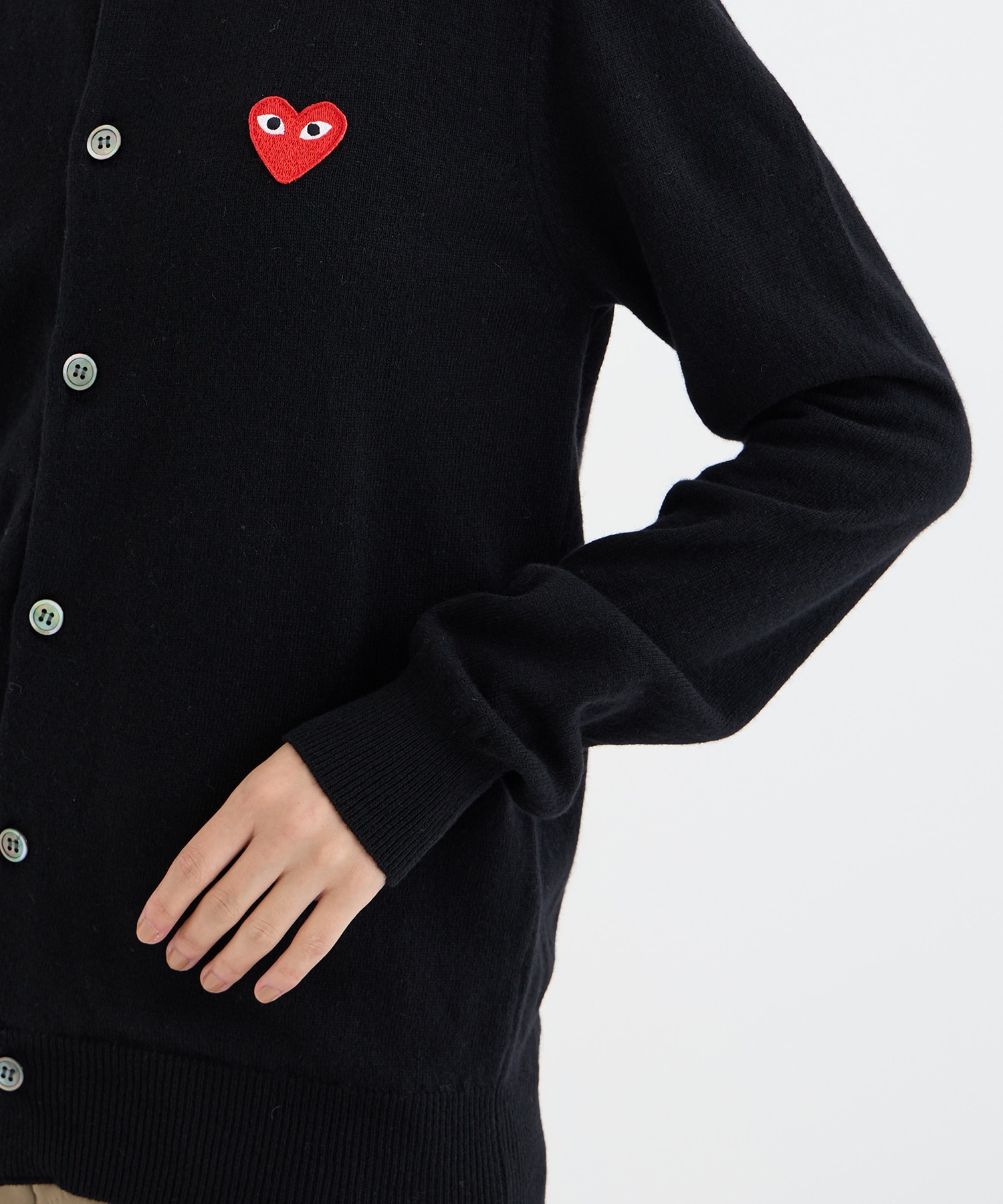 ROUND-NECK CARDIGAN REDEMBLEMRED HEART PLAY Comme des Garcons