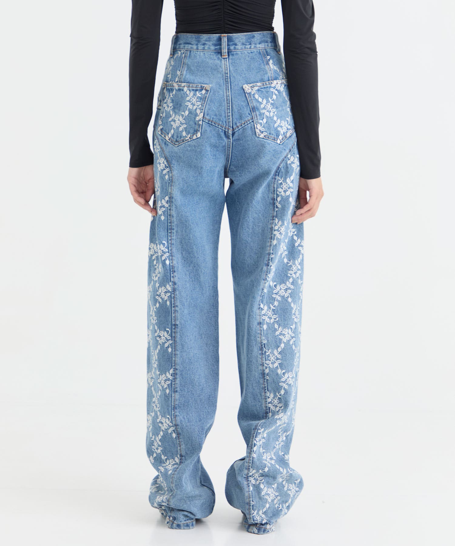 FLOWER EMBROIDERED WIDE JEANS FETICO