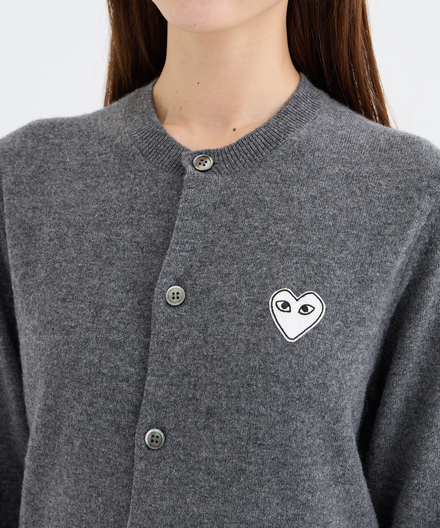 ROUND-NECK WHITE EMBLEM PLAY Comme des Garcons