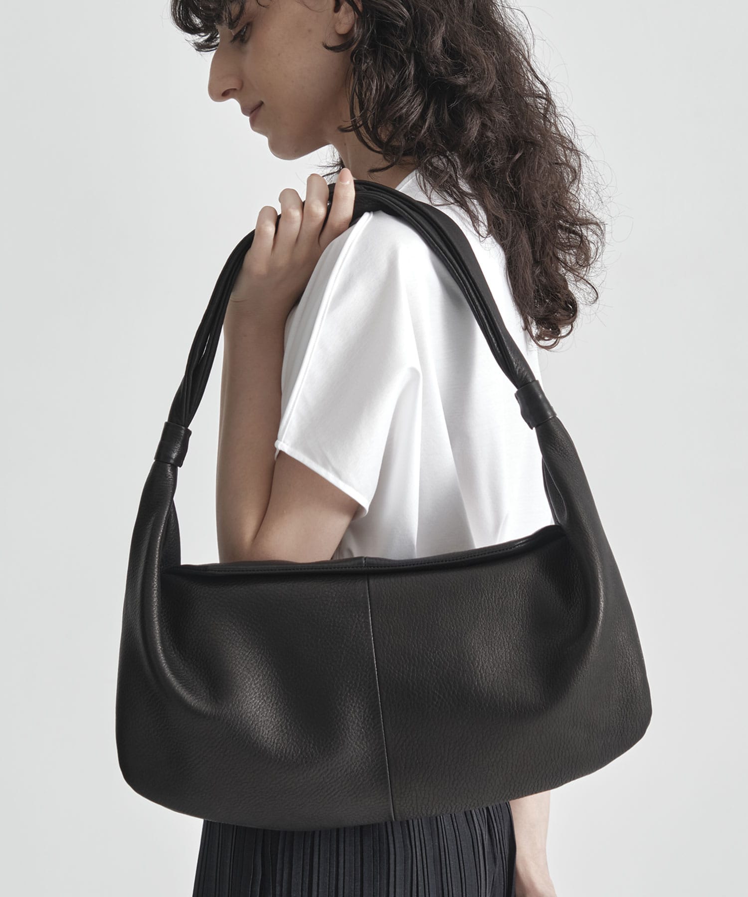 ROUND SHOULDER M TESSEN CREATION