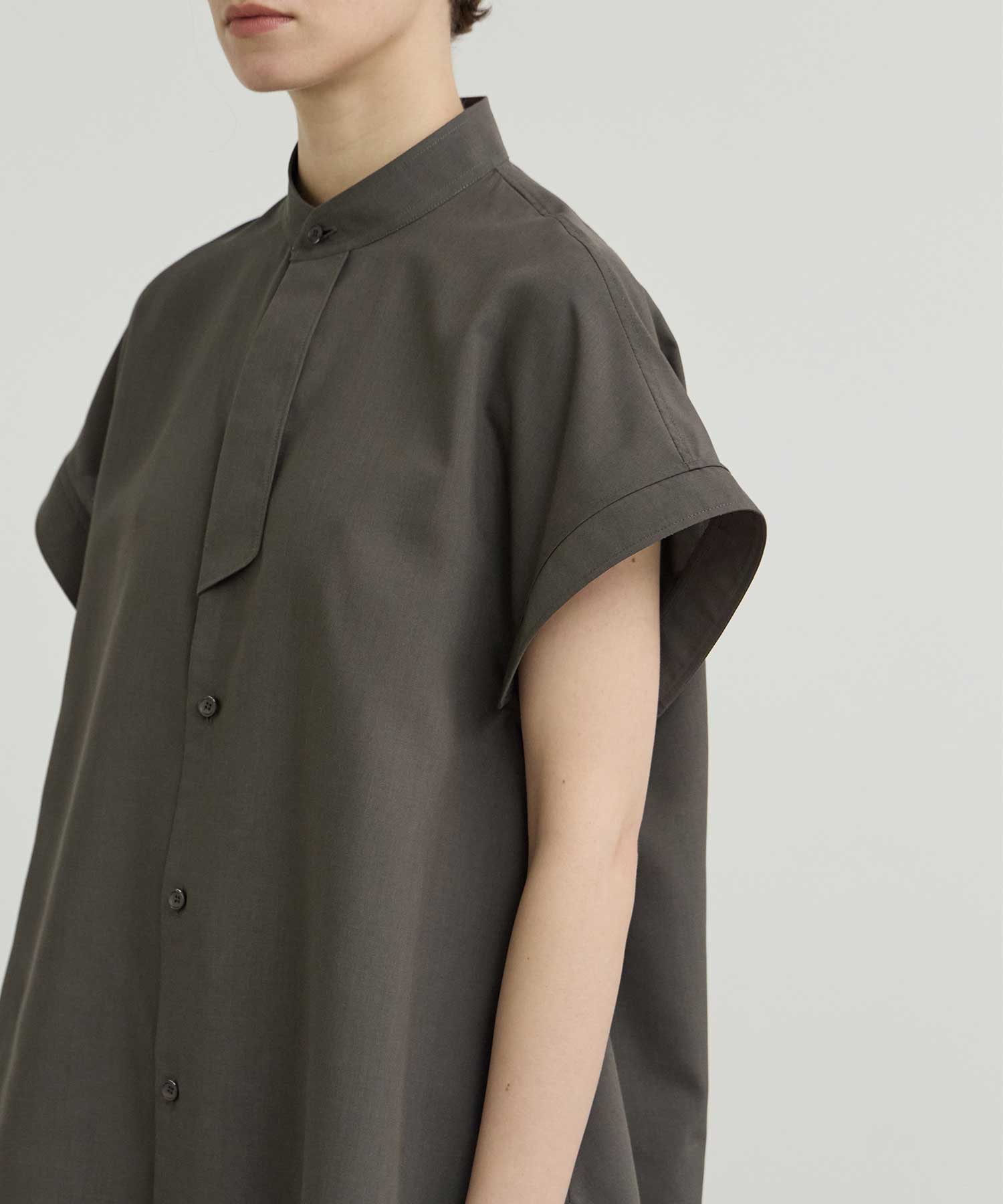 THE PLACKET A LINE SHIRT SLEEVE LESS THE RERACS