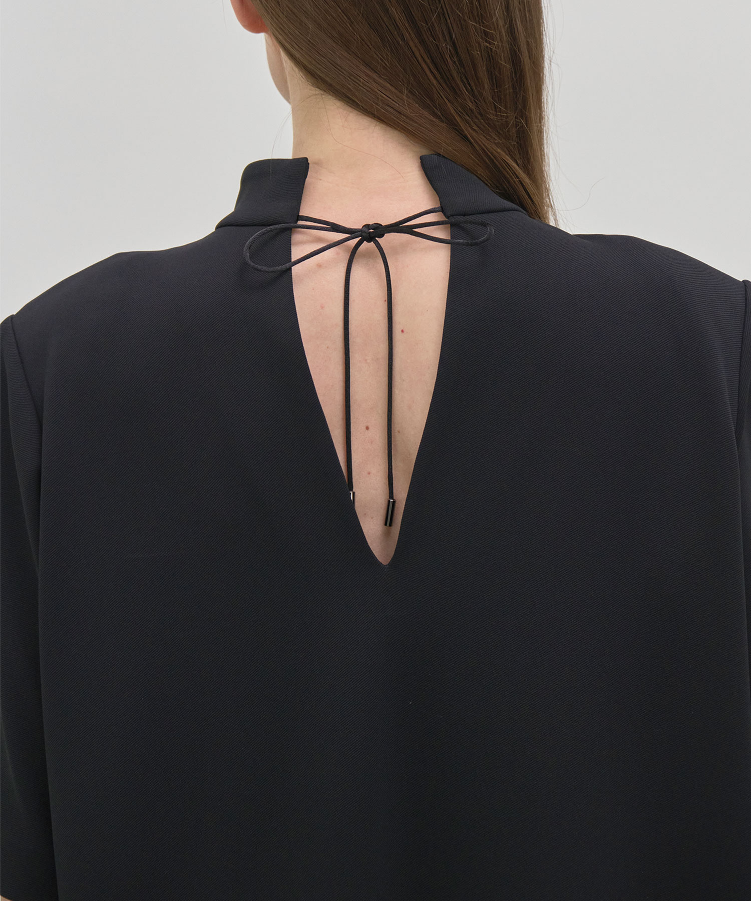 Back v neck OP｜RIM.ARK（リムアーク）正規取り扱い通販｜THE