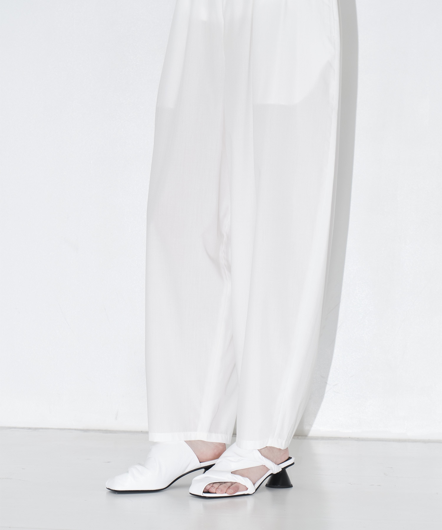 gather balloon cocoon trousers｜nagonstans（ナゴンスタンス）公式