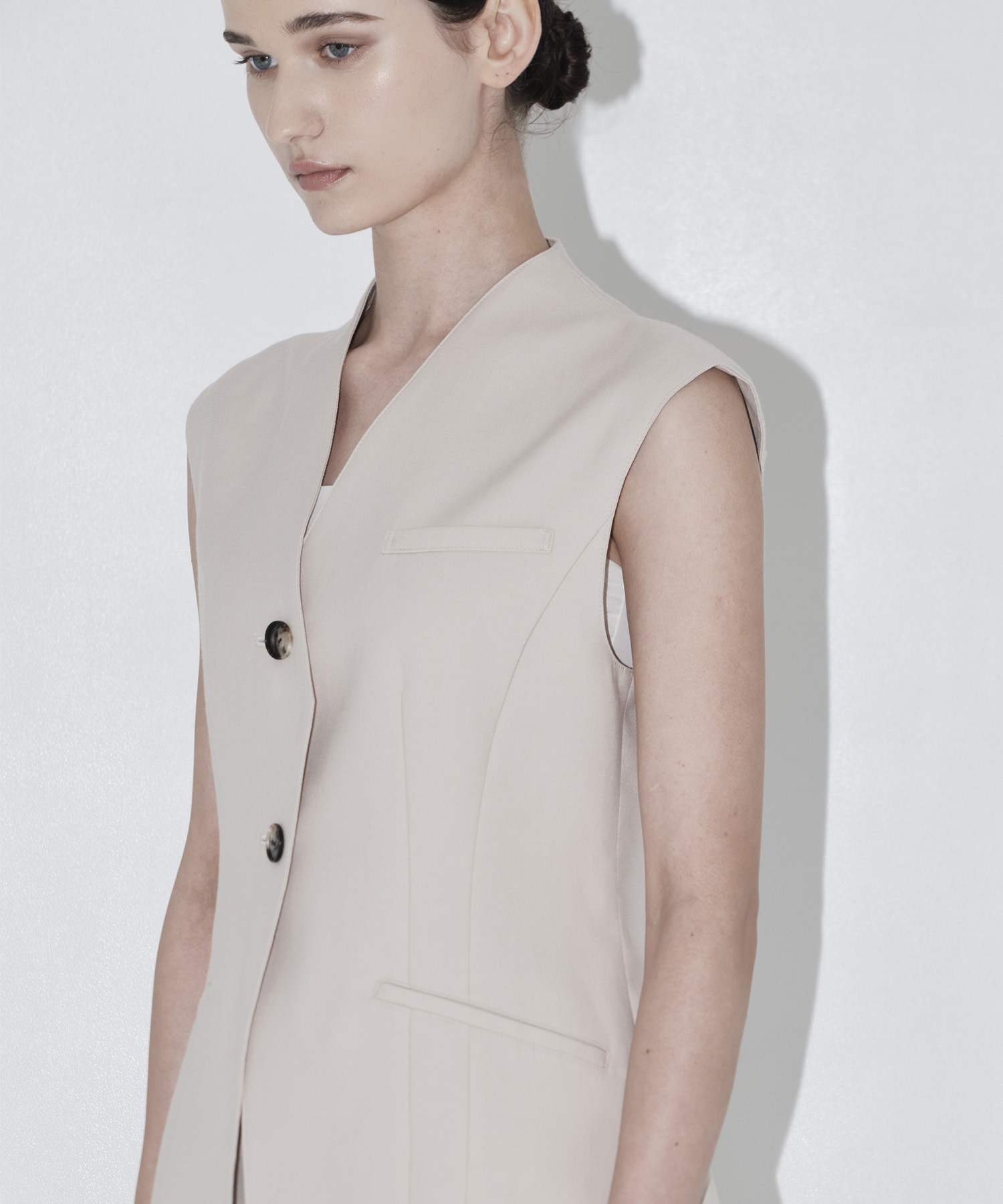 EX.V Neck Gilet AKIRANAKA