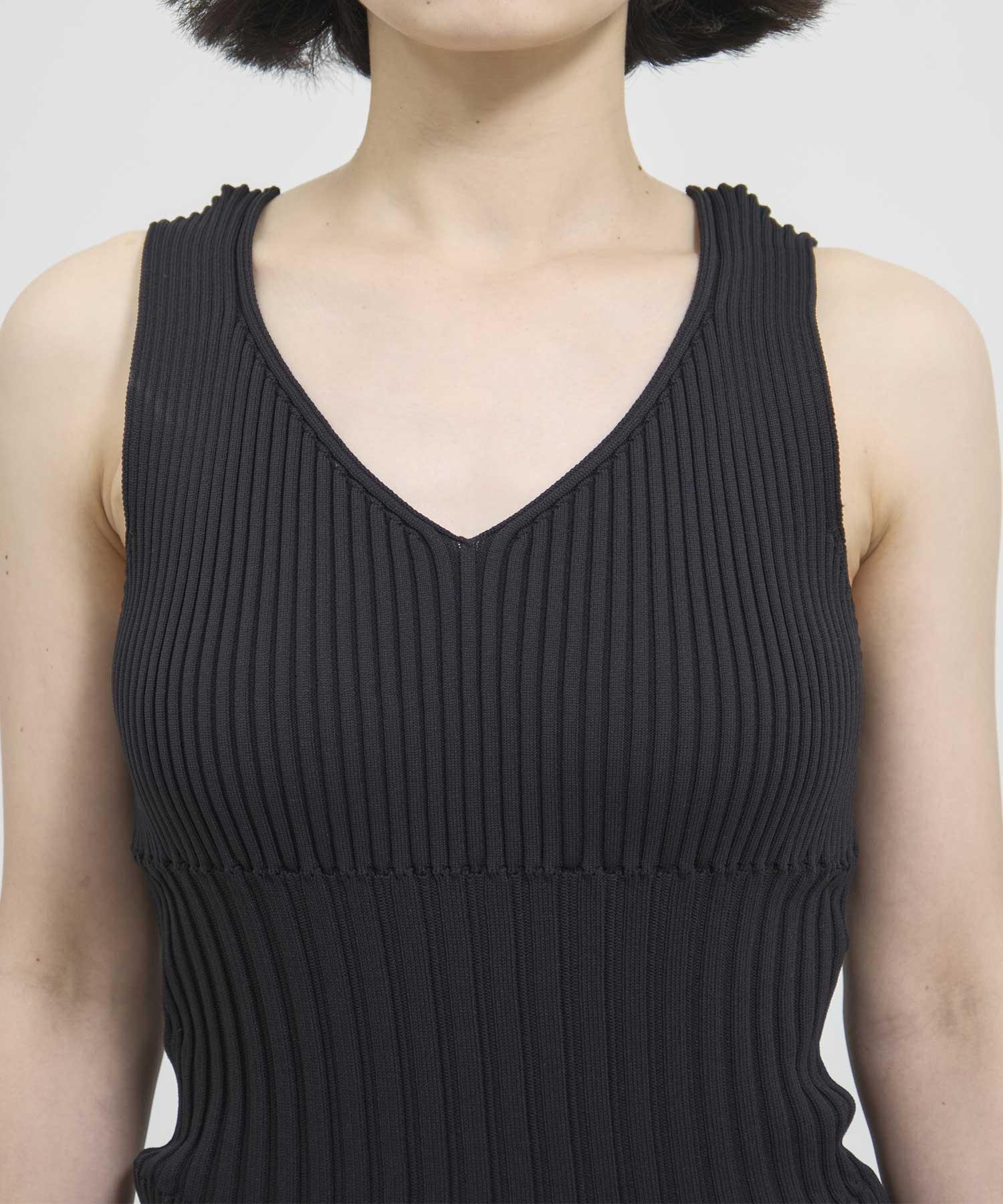 FLUTED V-NECK SLEEVELESS MERMAID DRESS CFCL