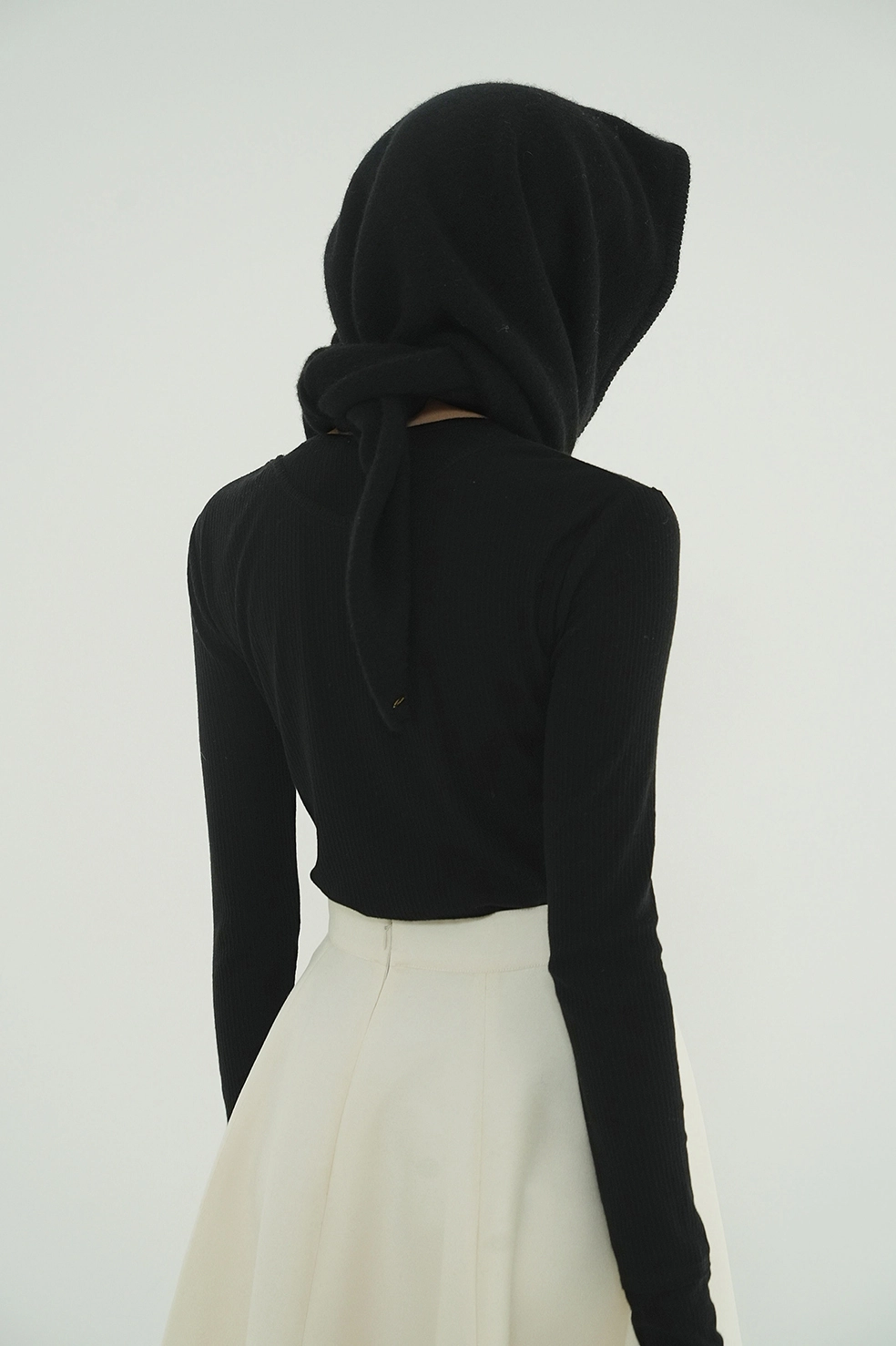 LAYERED SHOULDER CUT TOPS CLANE