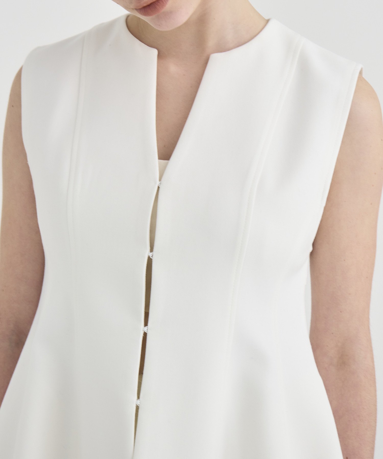 Arch Pattern Cut Vest RITAN