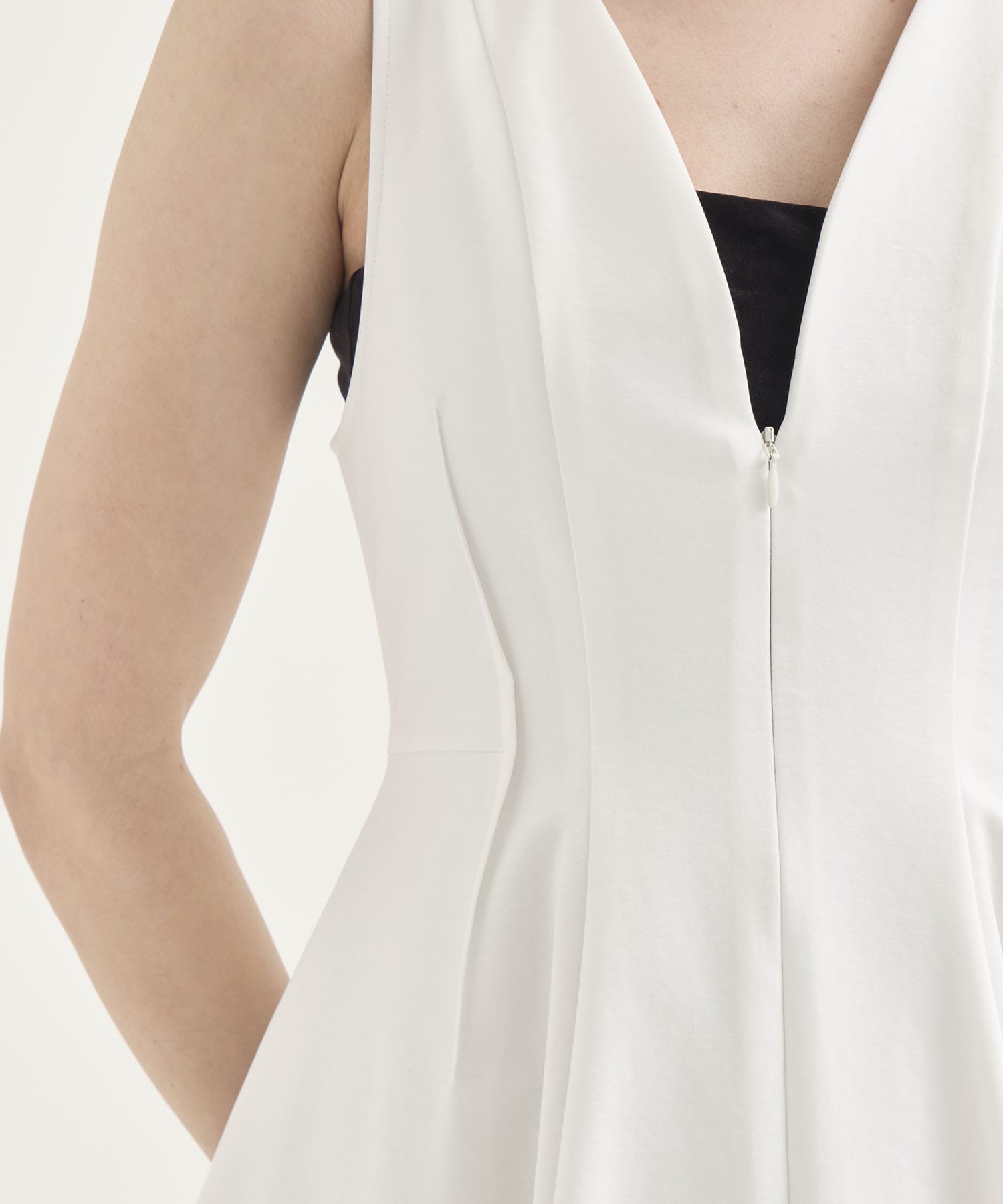 Arch Pattern Cut One-Piece RITAN