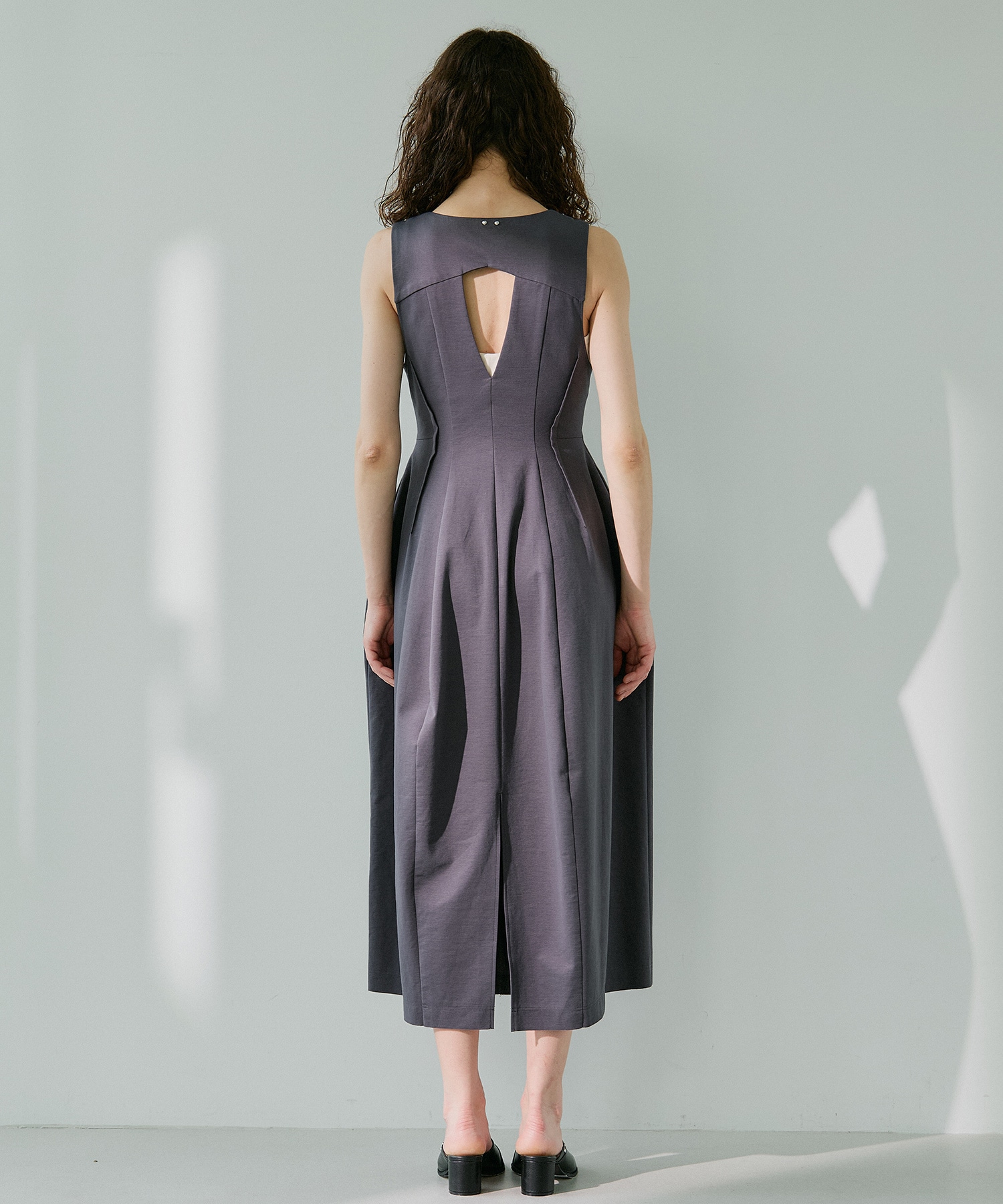 Arch Pattern Cut One-Piece RITAN