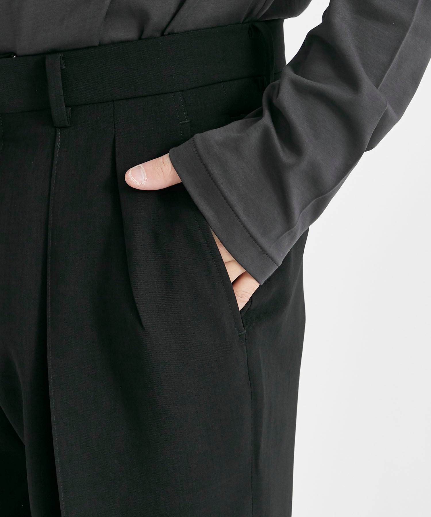 2-PLEATED TROUSERS(3 BLACK): RAINMAKER: MENS｜THE TOKYO ONLINE STORE