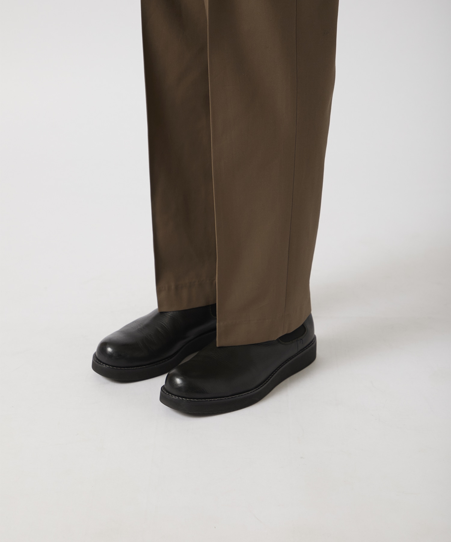 FLAT TAPERED EASY TROUSERS MARKAWARE