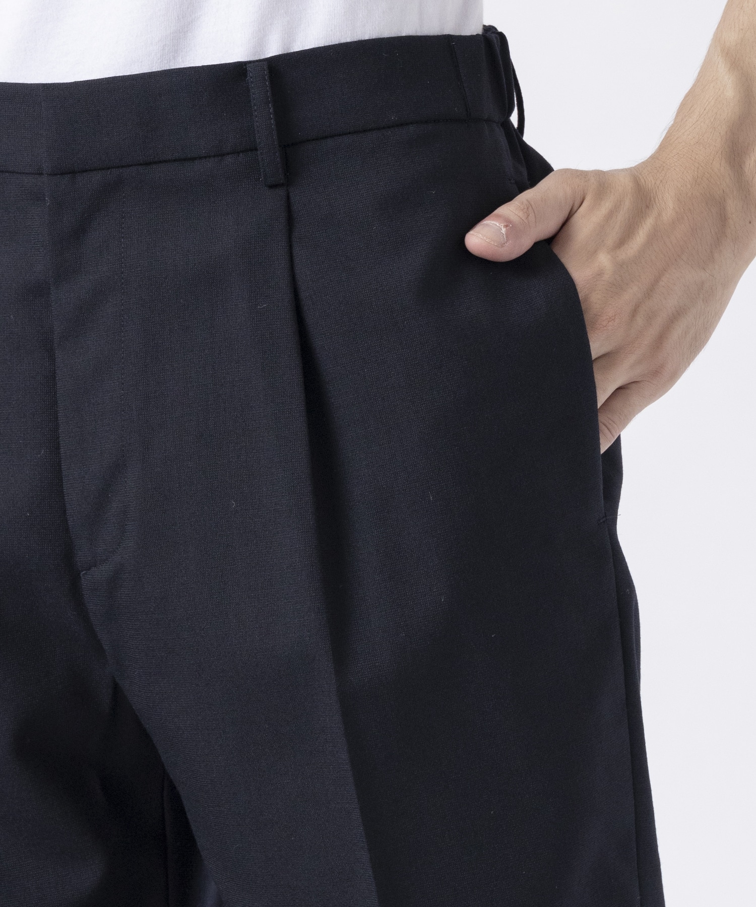 Calm Skin Easy Slim Straight Trousers THE TOKYO