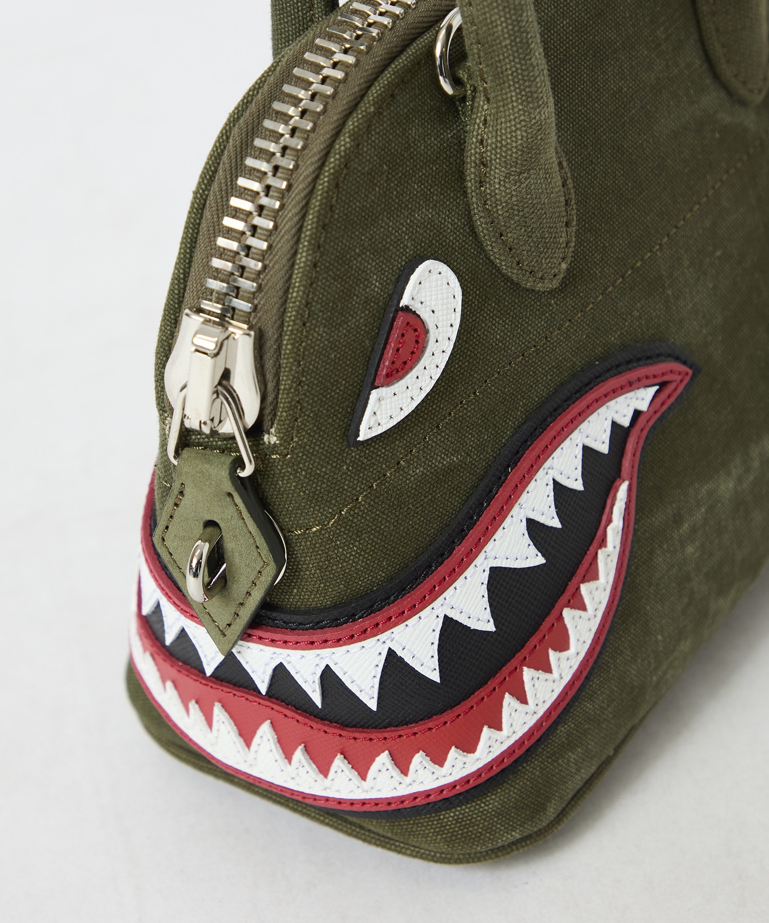 RM-P01-000-016 SHARK DAILY BG READYMADE