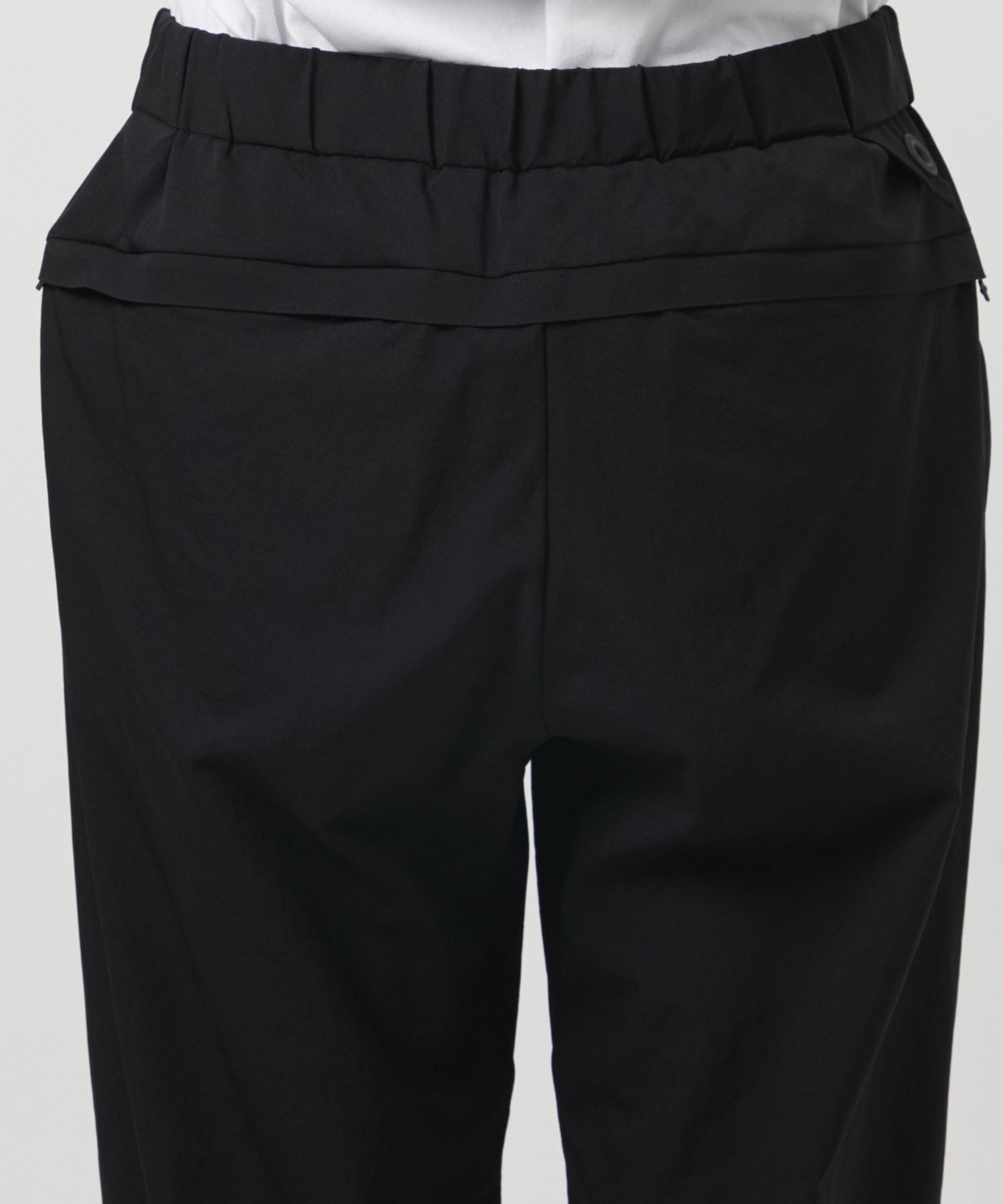 3 TUCK EASY TAPERED PANTS White Mountaineering