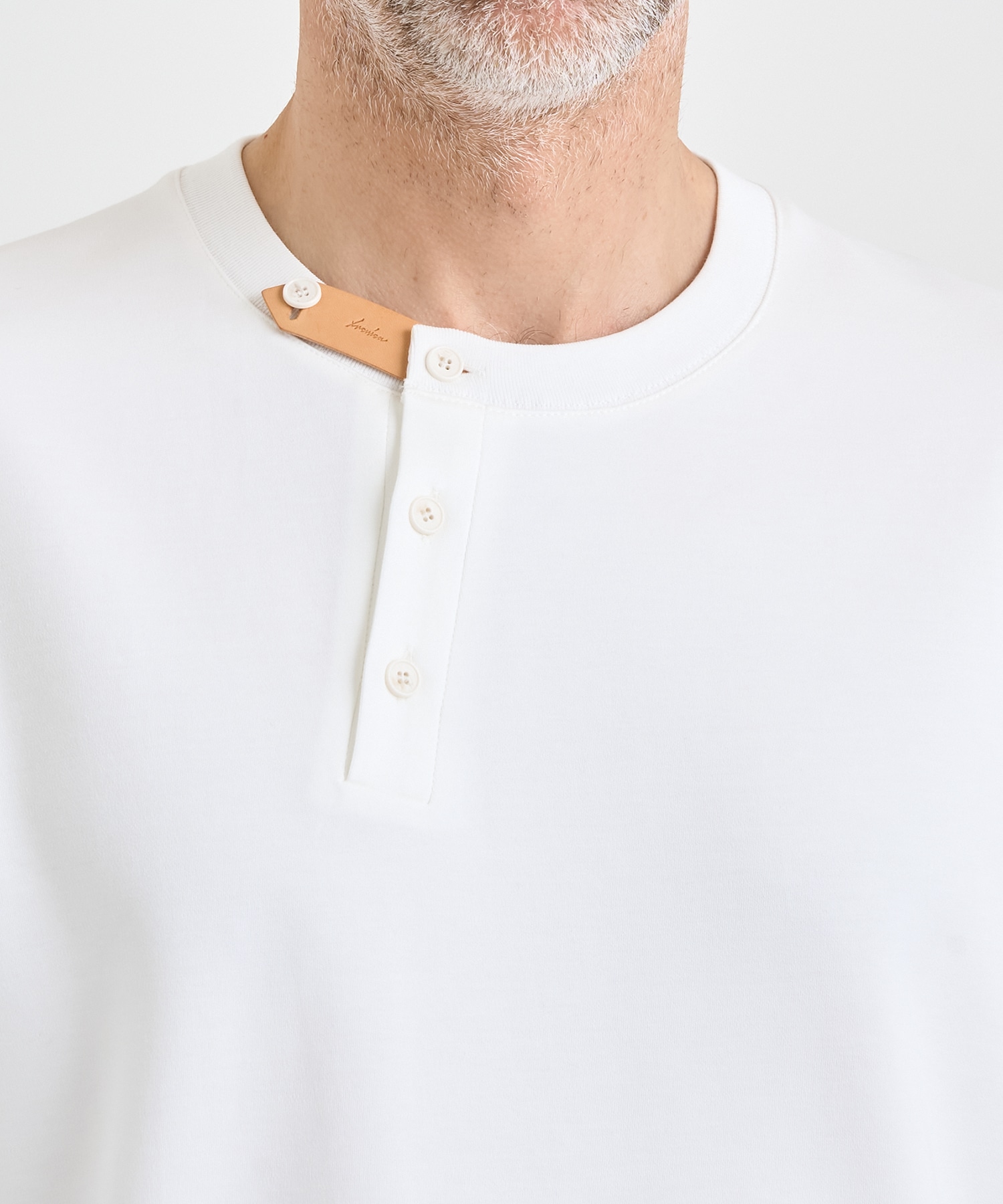 別注LEATHER TAB CREW NECK T-SHIRT IRENISA