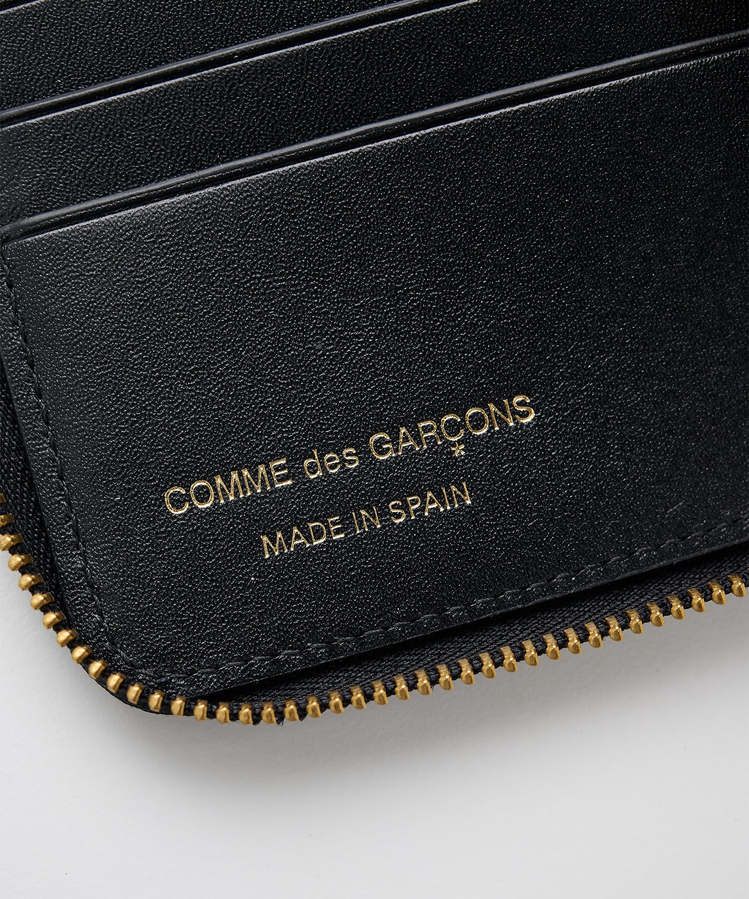 CLASSIC LEATHER LINE FOLD ZIP WALLET Wallet Comme des Garcons