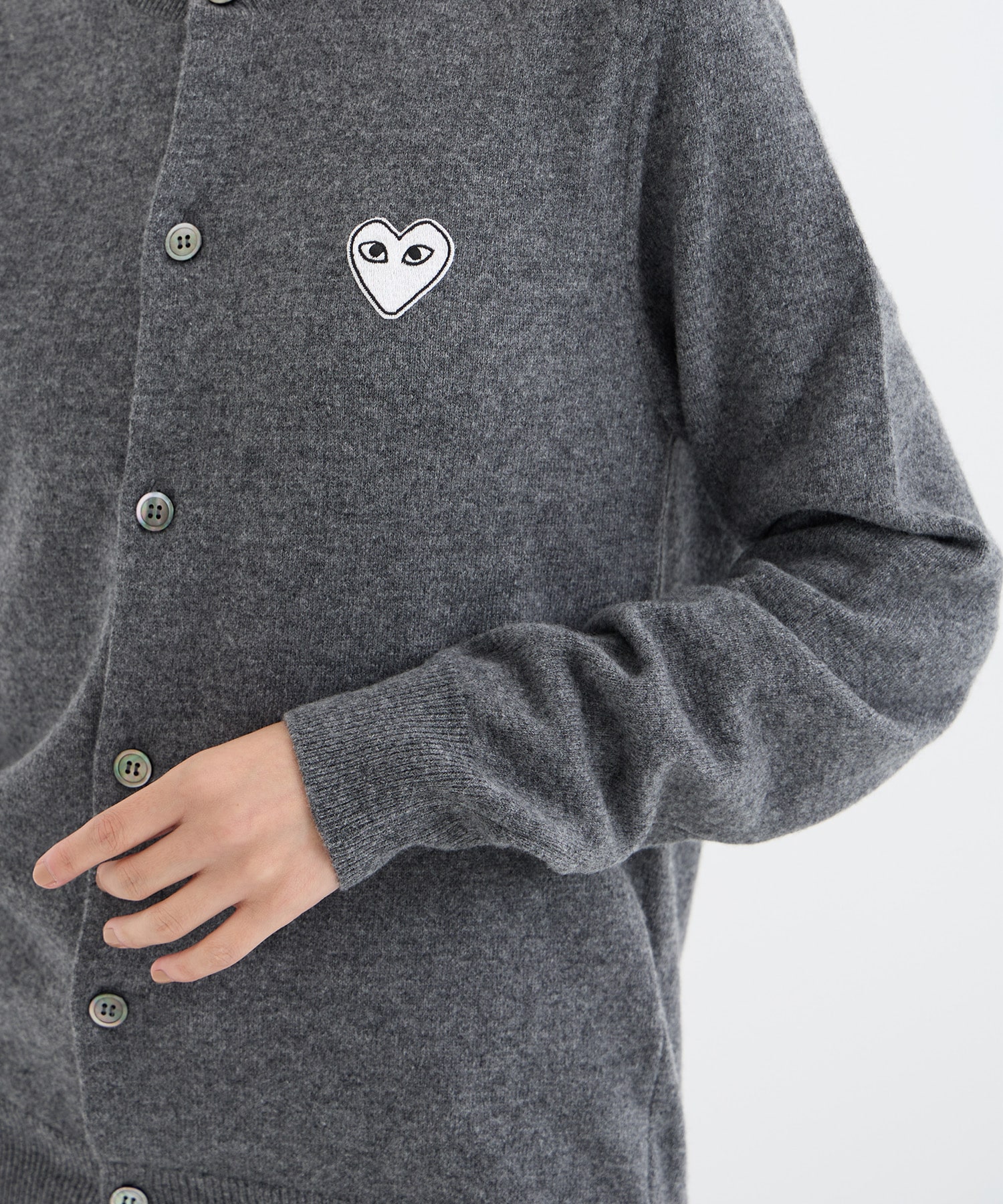 ROUND-NECK WHITE EMBLEM PLAY Comme des Garcons