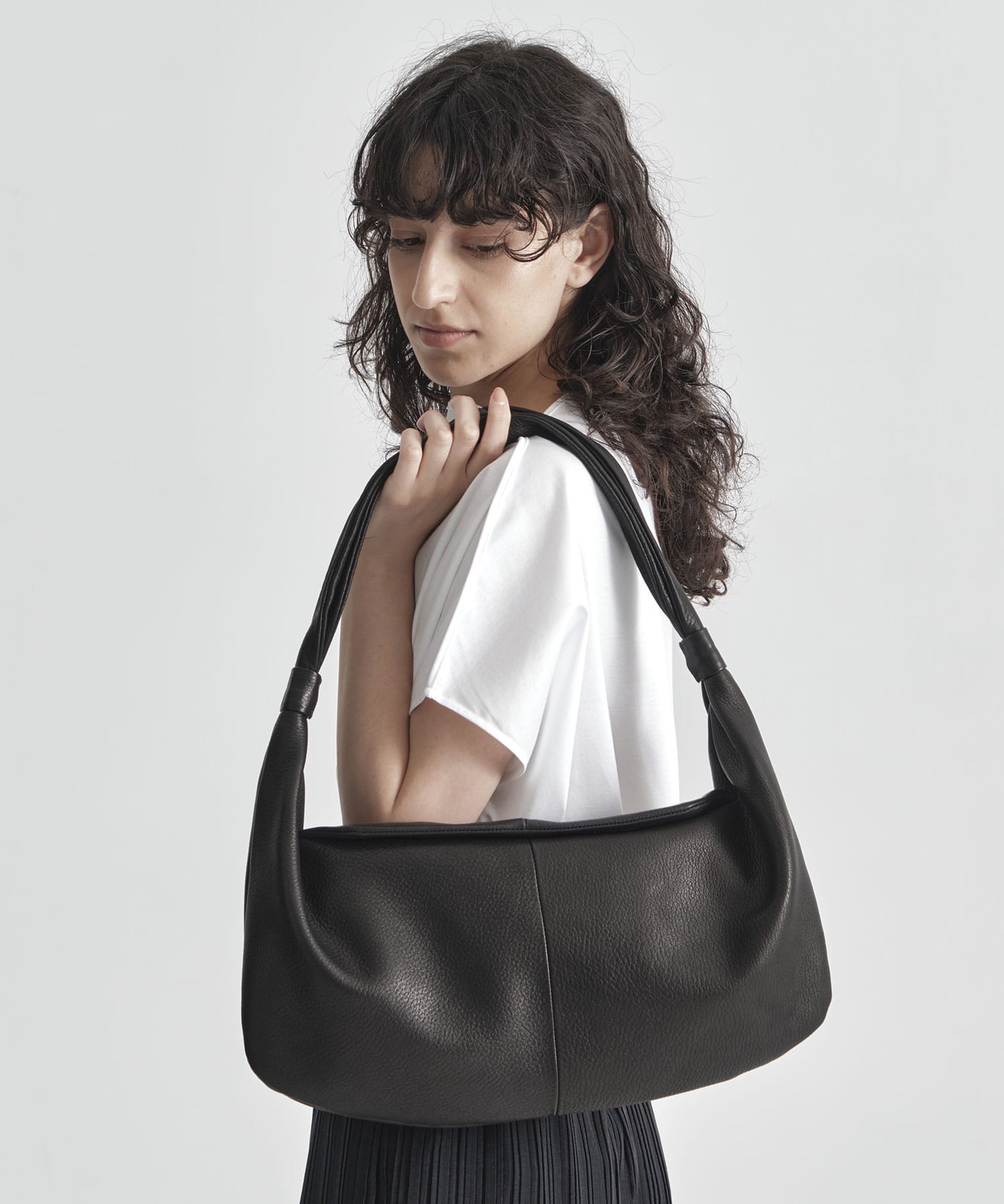 ROUND SHOULDER M TESSEN CREATION