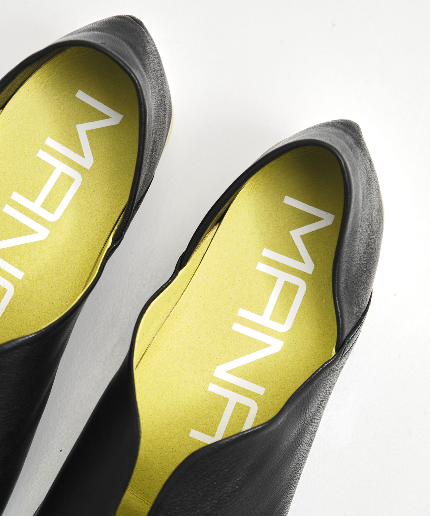 pointed toe flat shoes MANA