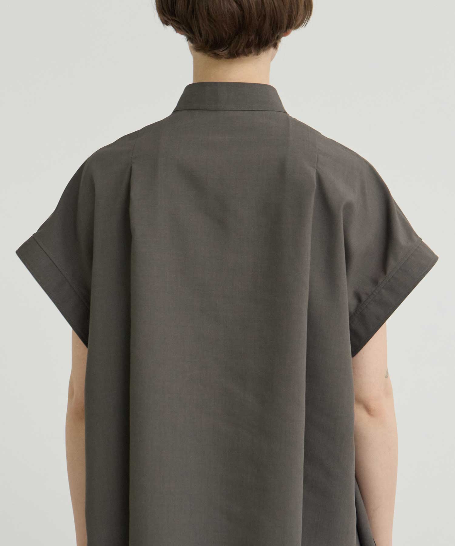 THE PLACKET A LINE SHIRT SLEEVE LESS THE RERACS
