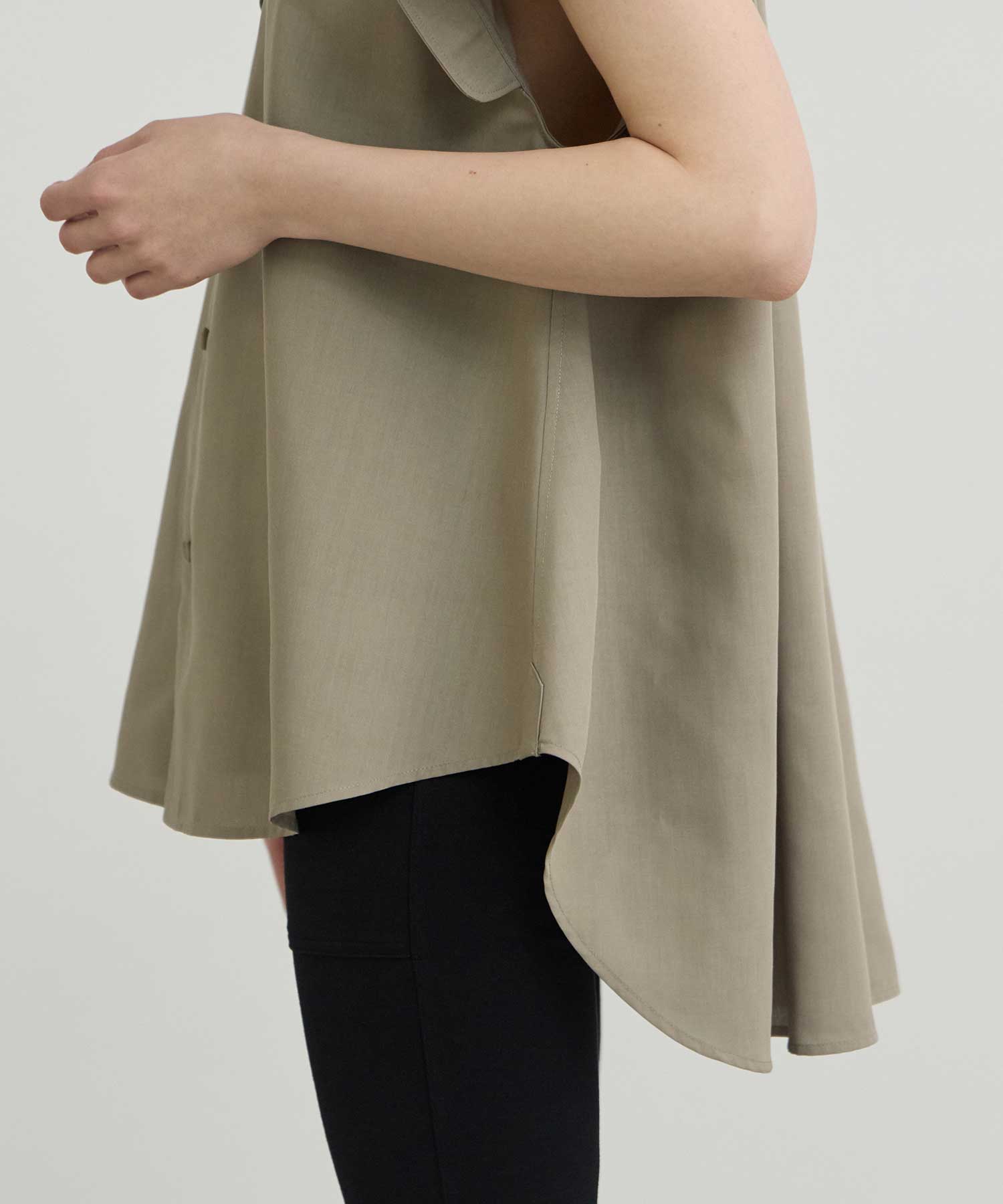 THE PLACKET A LINE SHIRT SLEEVE LESS THE RERACS