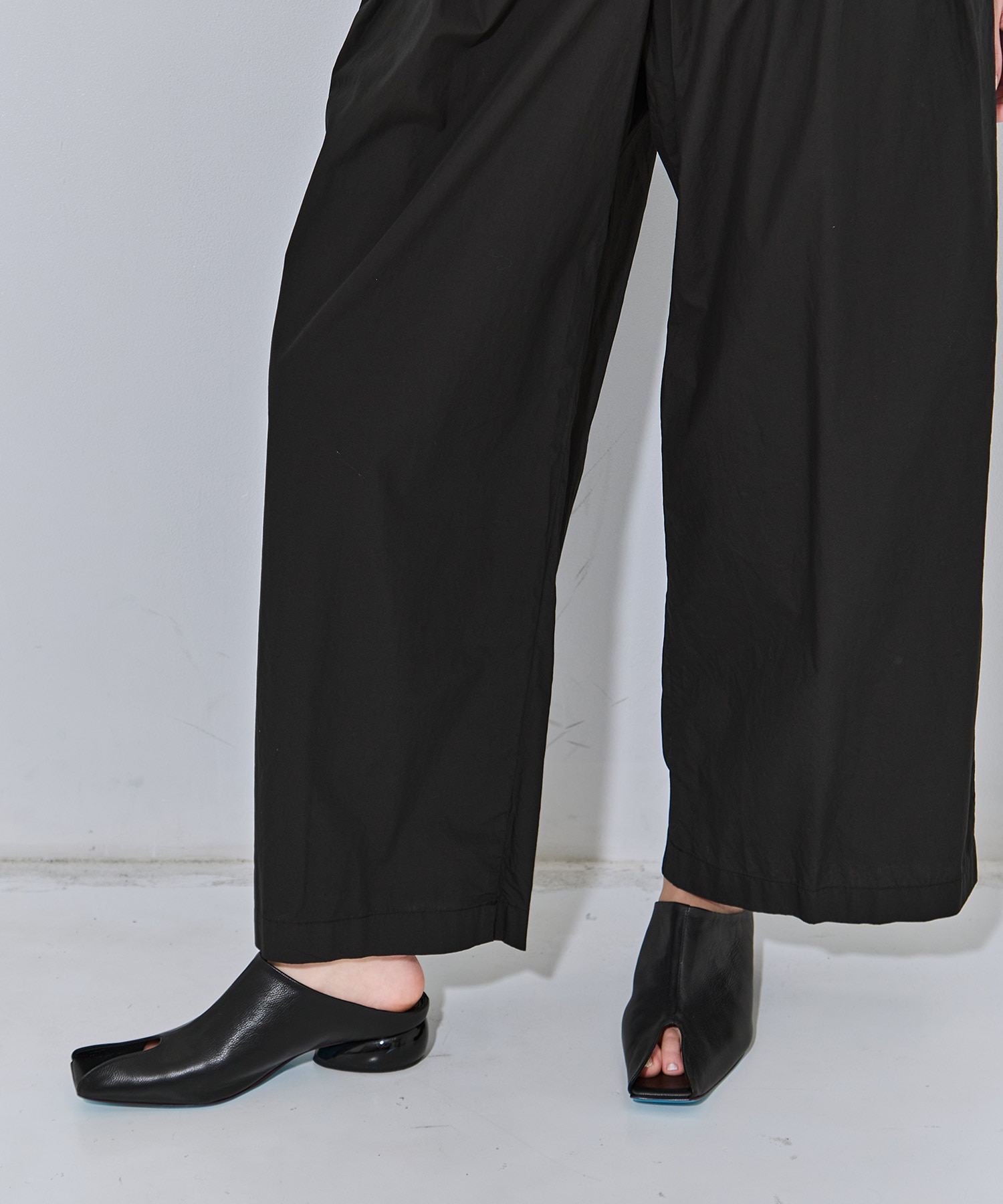 NATURAL DYED COTTON LAWN TWO TUCKED PANTS ATON