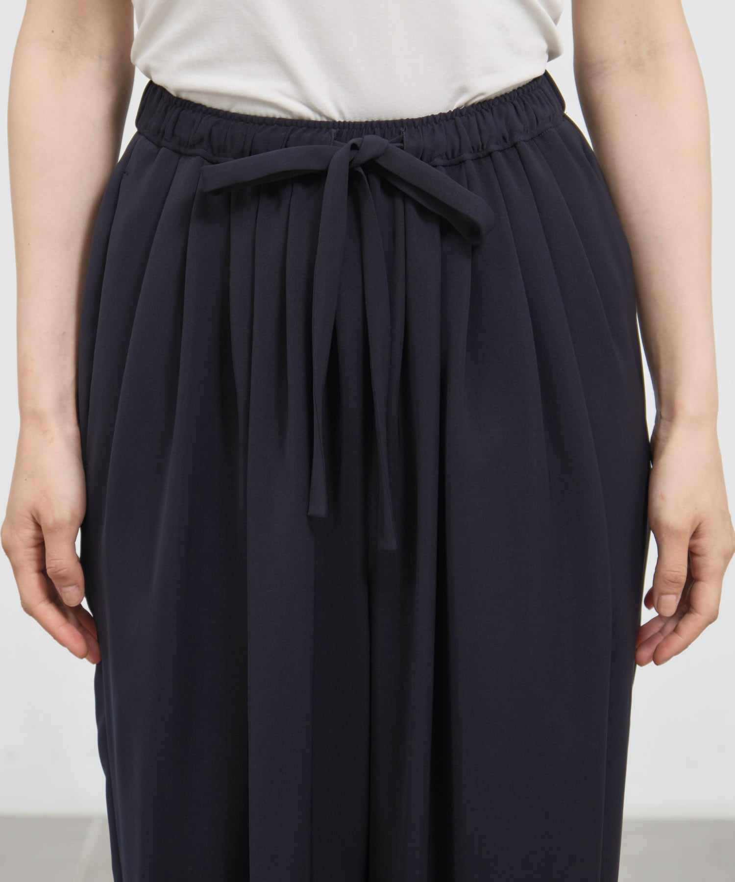 MANY-TUCK COCOON-PANTS ENFOLD