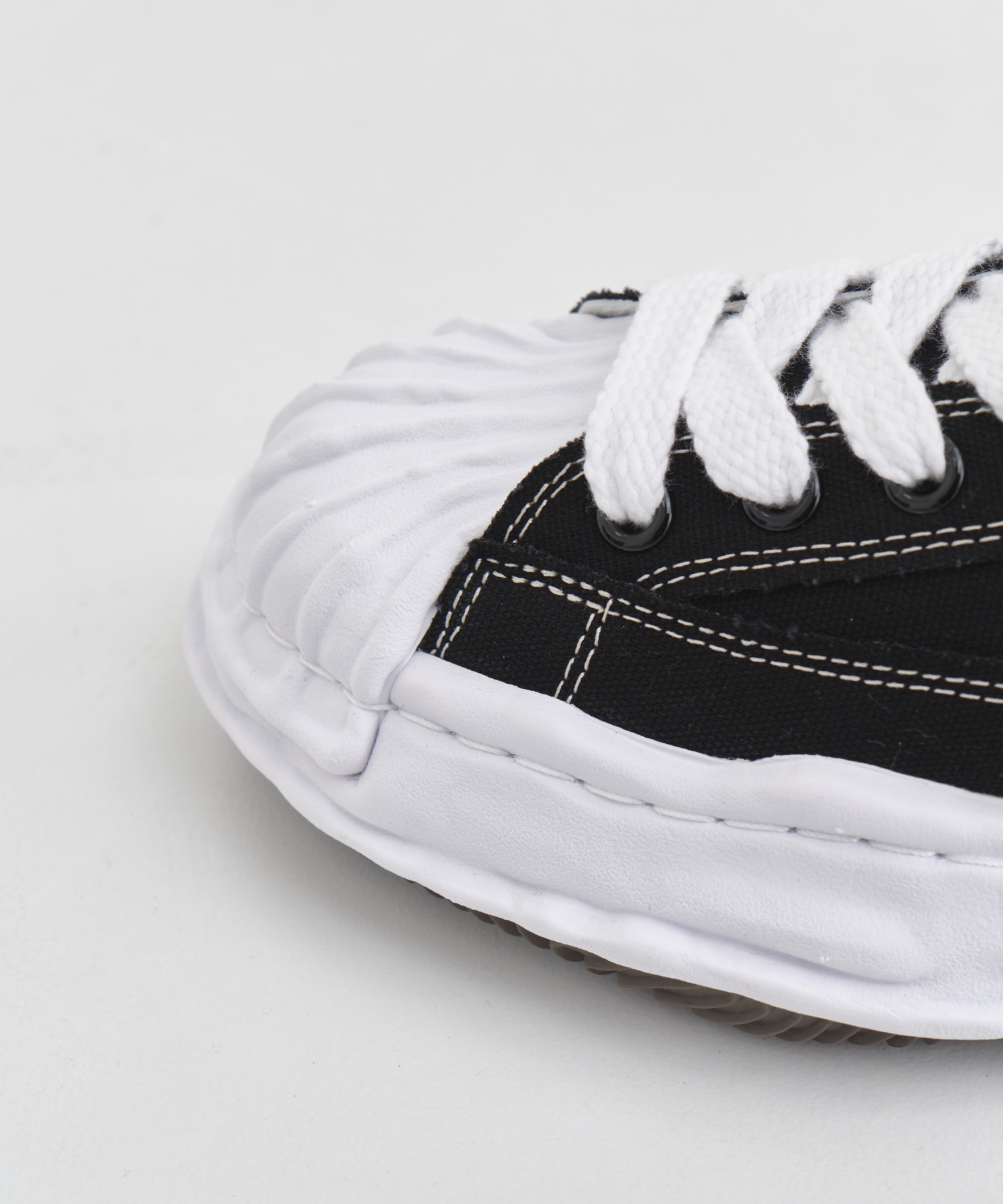 BLAKEY Low original sole canvas low-top sneakers Maison MIHARA YASUHIRO