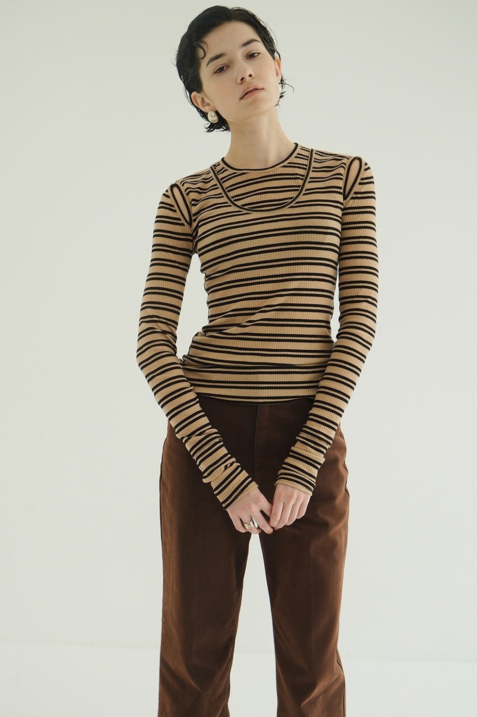 LAYERED SHOULDER CUT TOPS CLANE
