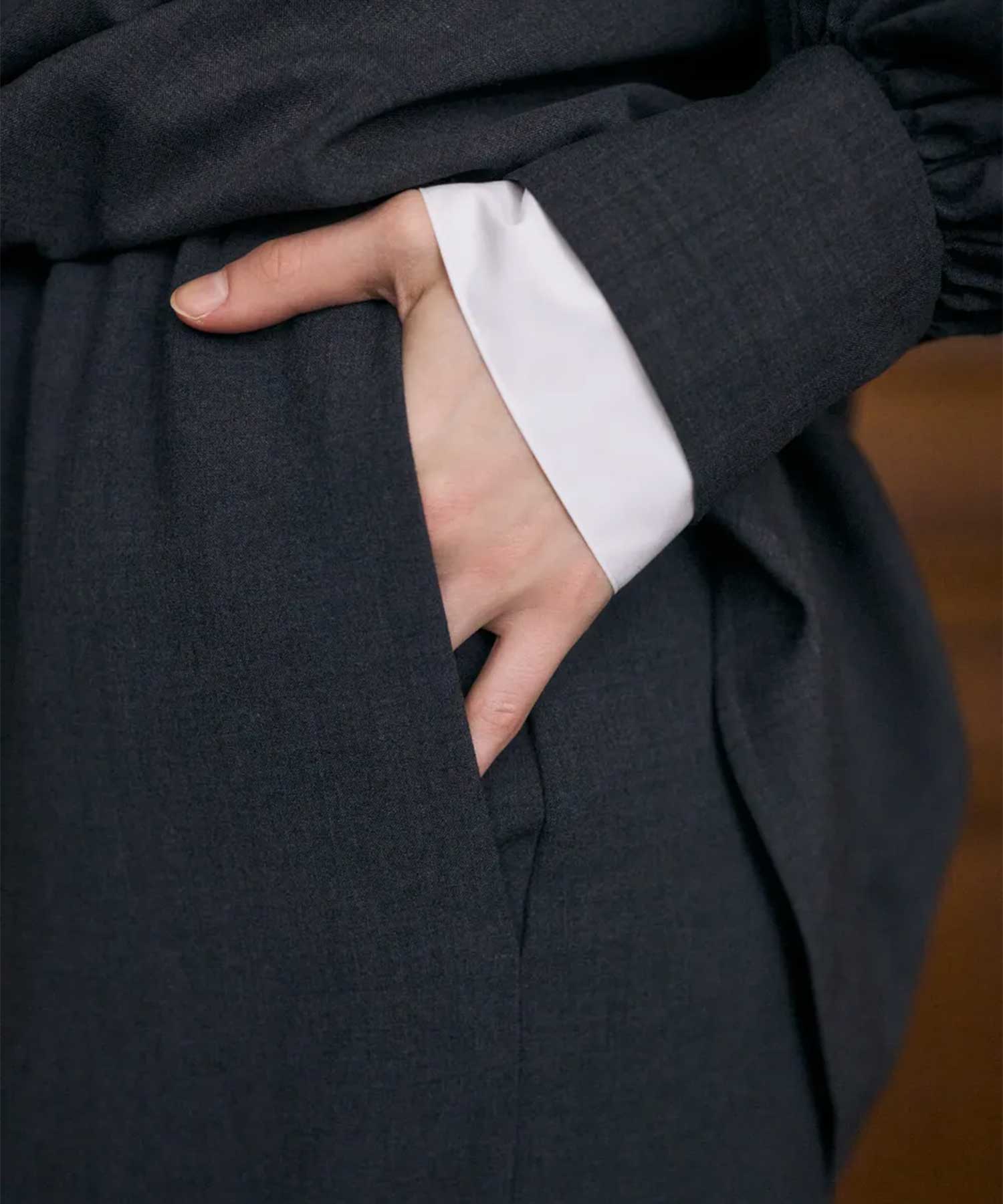 KEY-HOLE SKIRT ENFOLD