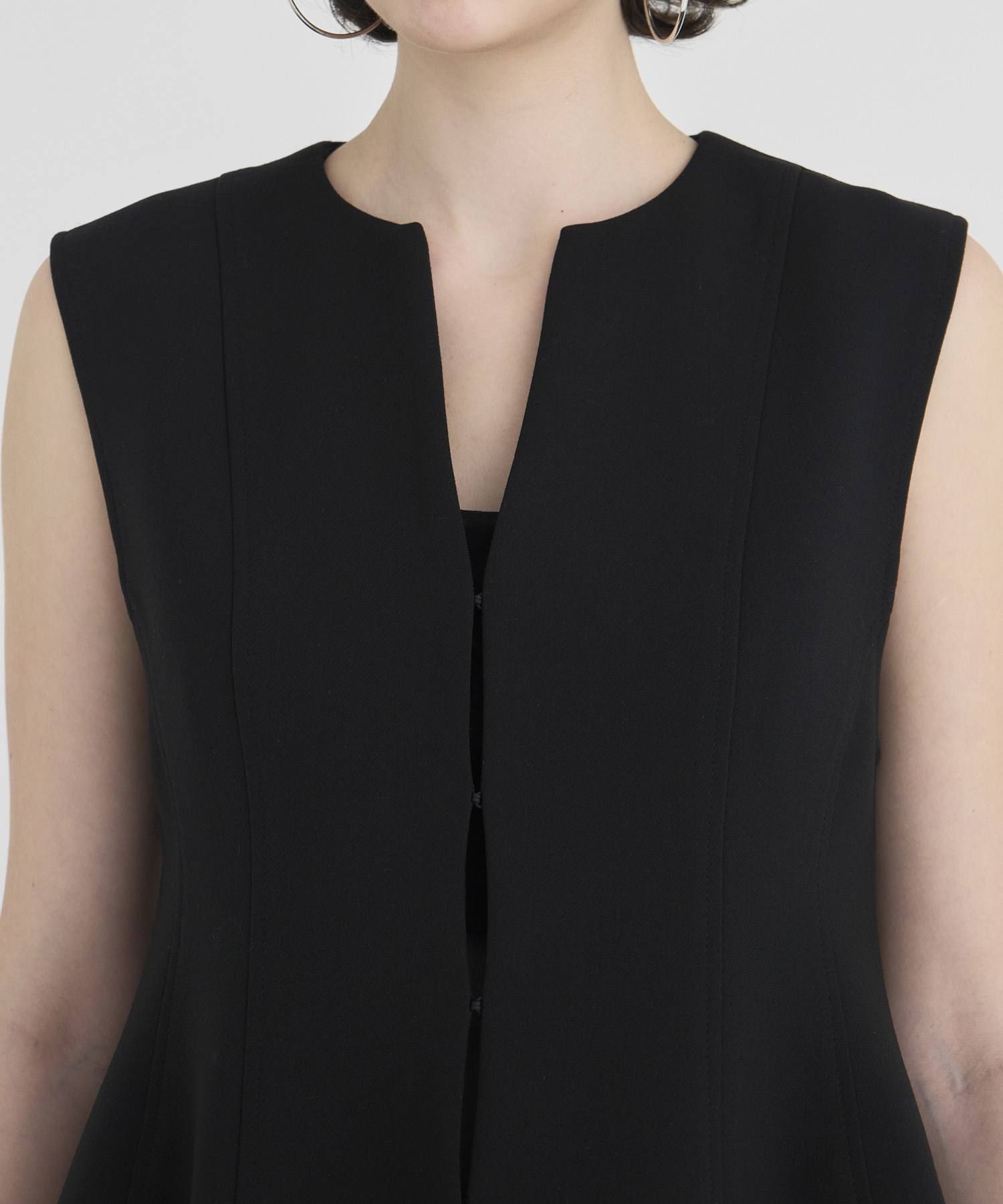Arch Pattern Cut Vest RITAN