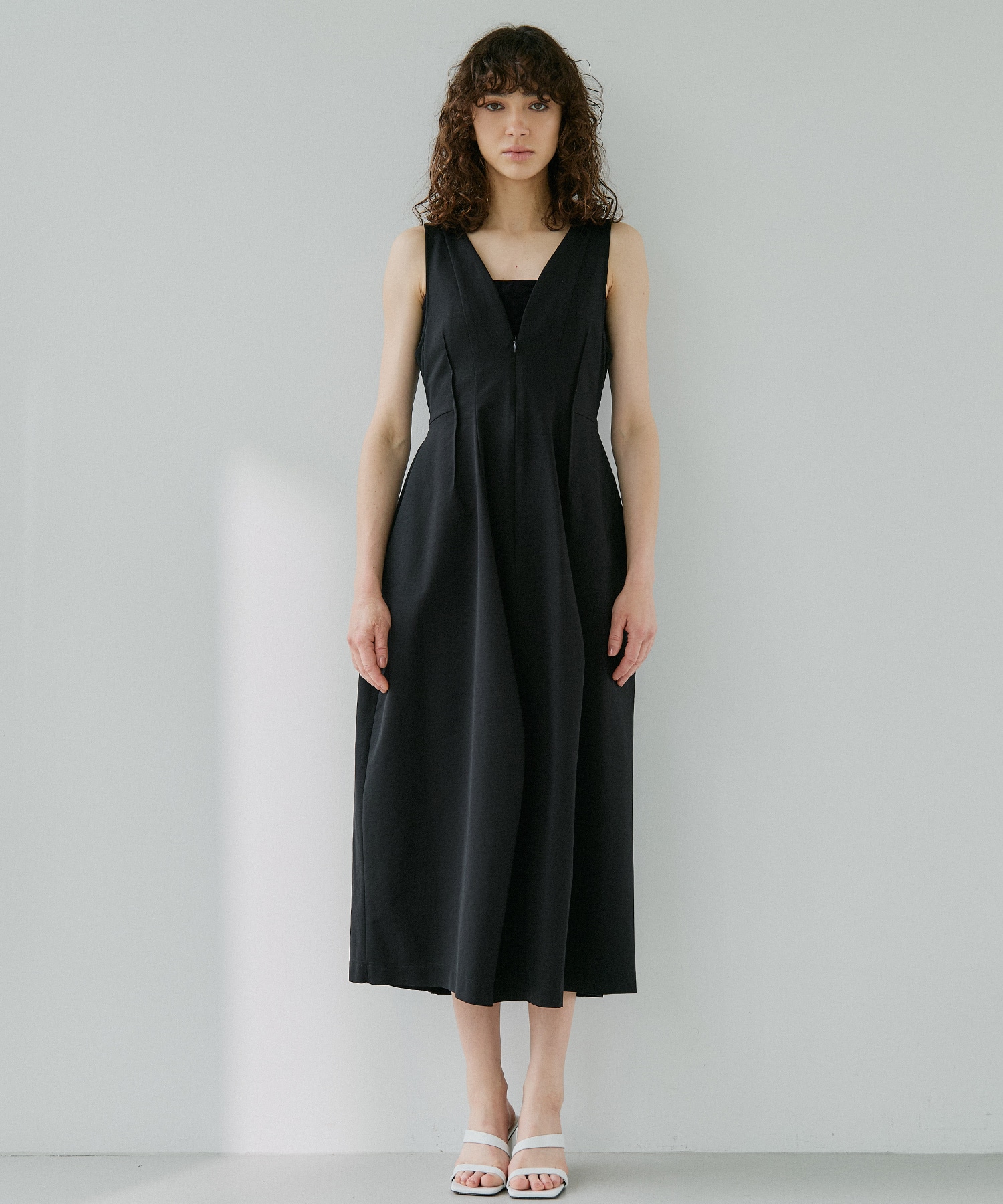Arch Pattern Cut One-Piece RITAN