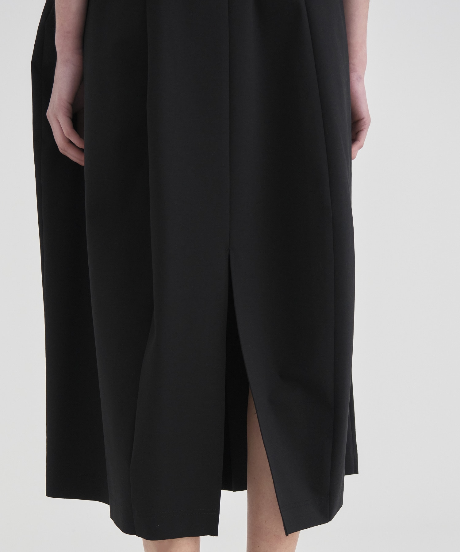 Arch Pattern Cut One-Piece RITAN