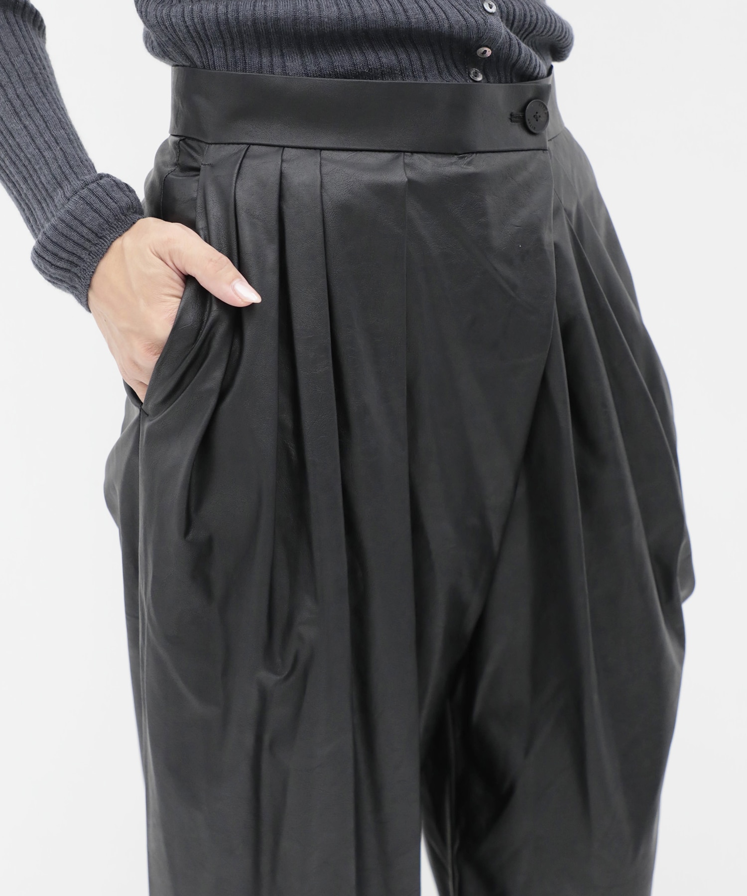 Leather Random Tuck Pants RITAN