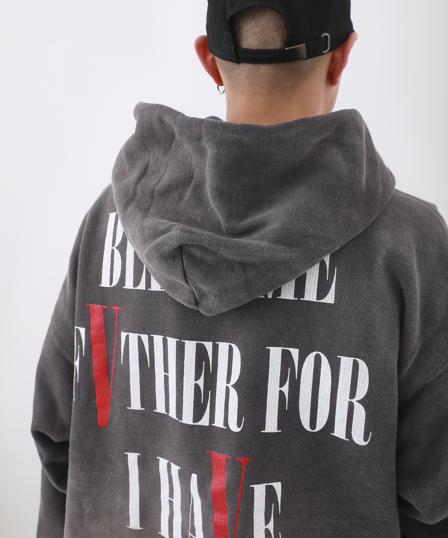 SM-S22-0000-070 HOODIE SAINT MXXXXXX