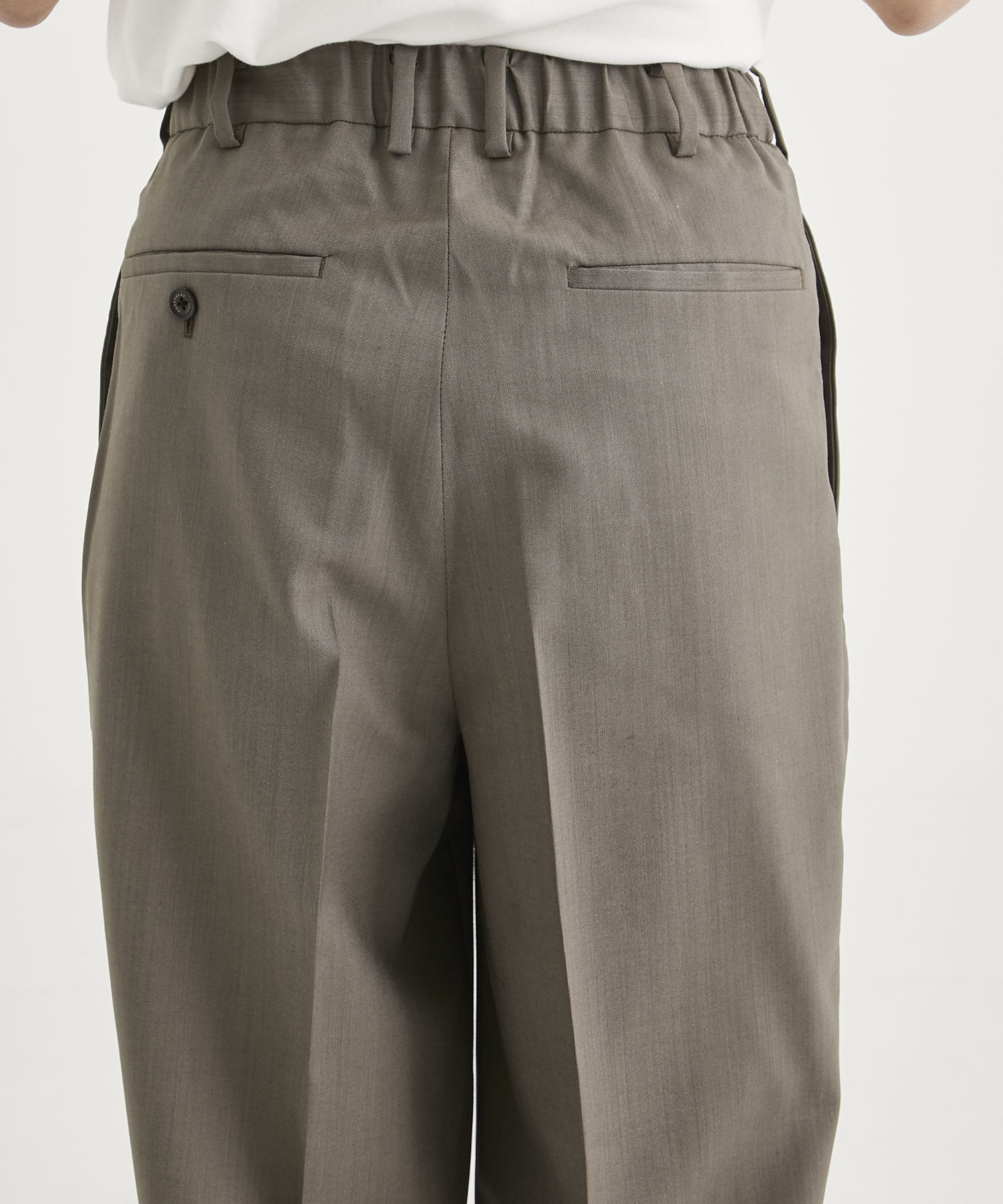 CLASSIC FIT TROUSERS(1 GREY BEIGE): MARKAWARE: MEN｜THE TOKYO