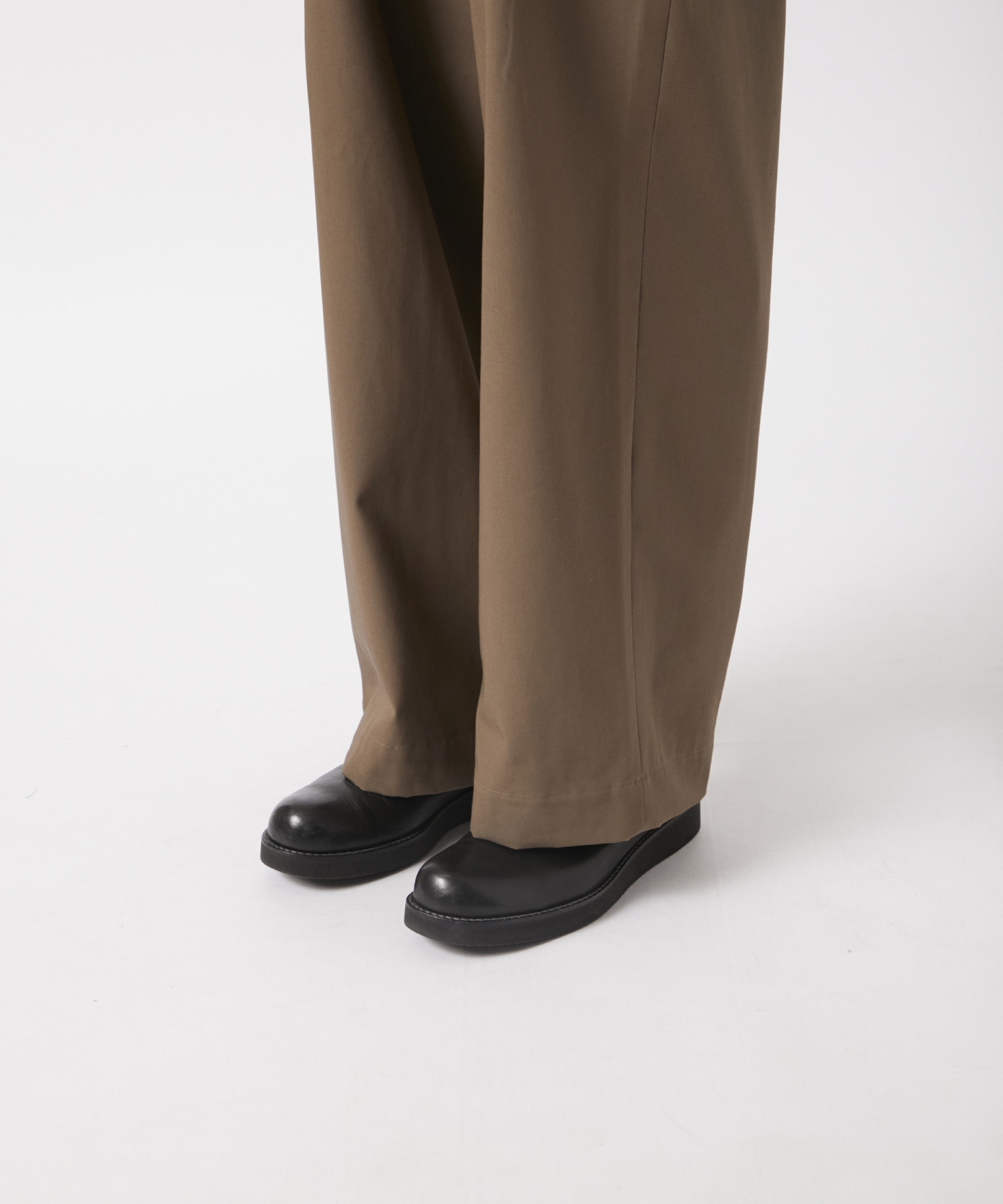 TRIPLE PLEATED EASY TROUSERS MARKAWARE