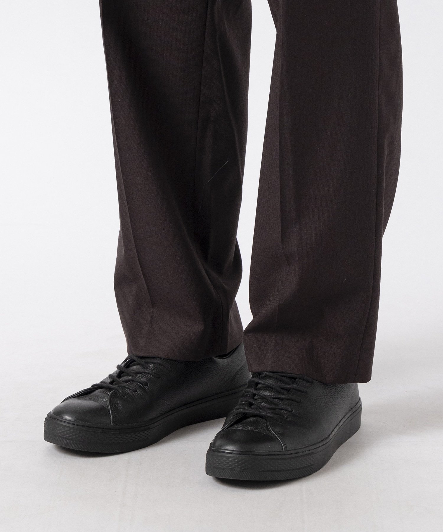 Calm Skin Easy Slim Straight Trousers THE TOKYO