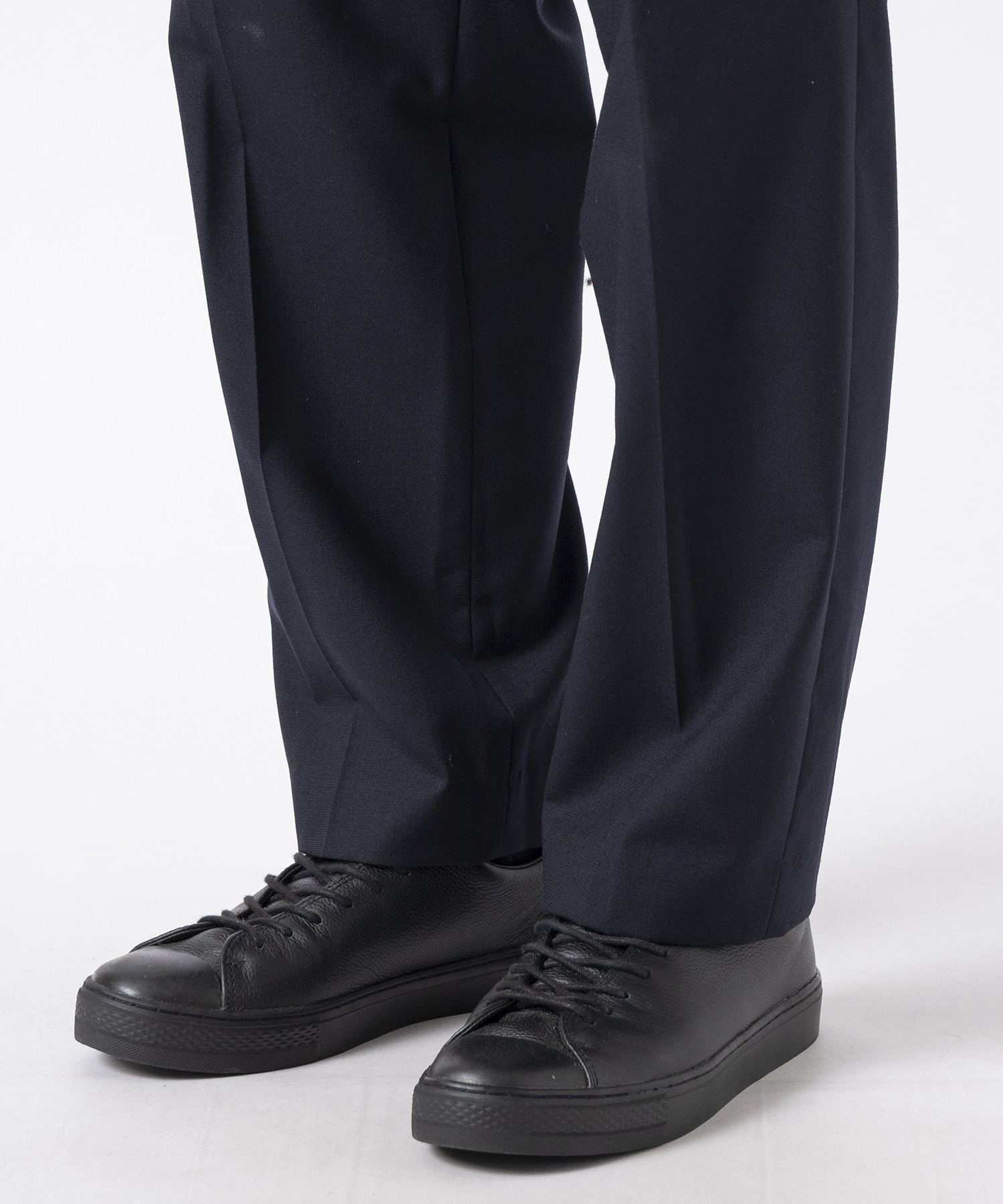 Calm Skin Easy Slim Straight Trousers THE TOKYO